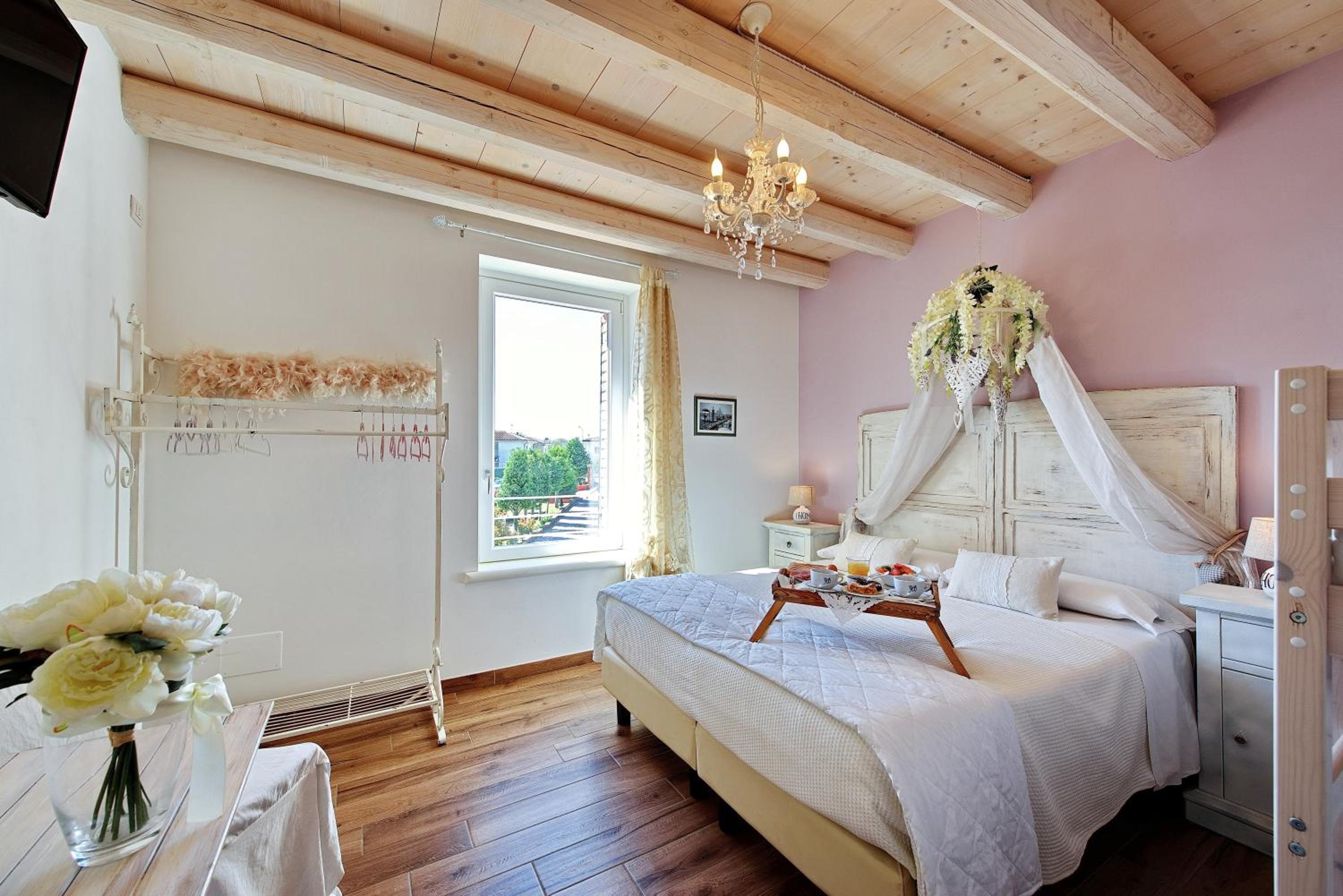 Double Room with Pool View photo 3