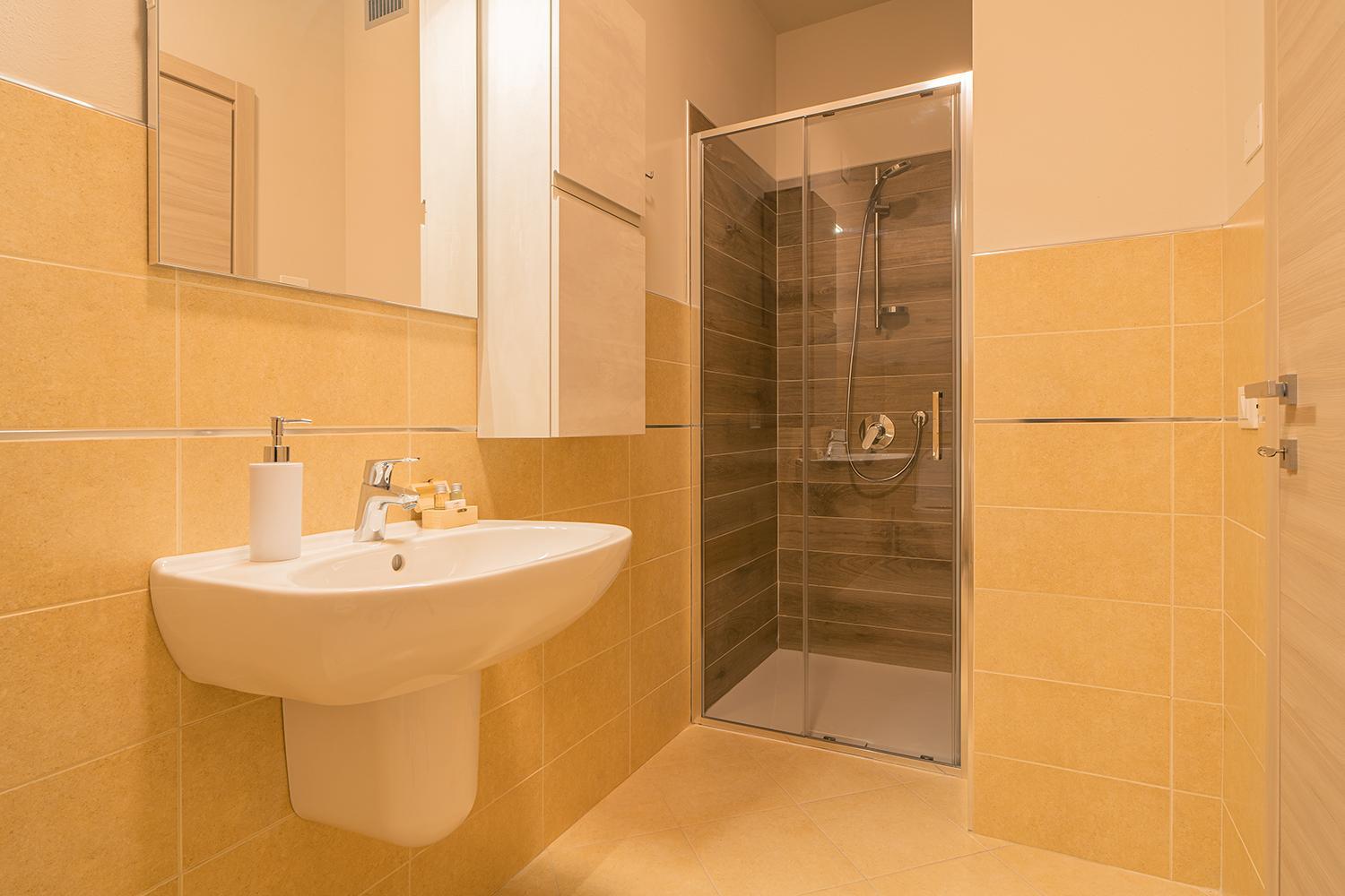 Large Twin Room - Photo 3