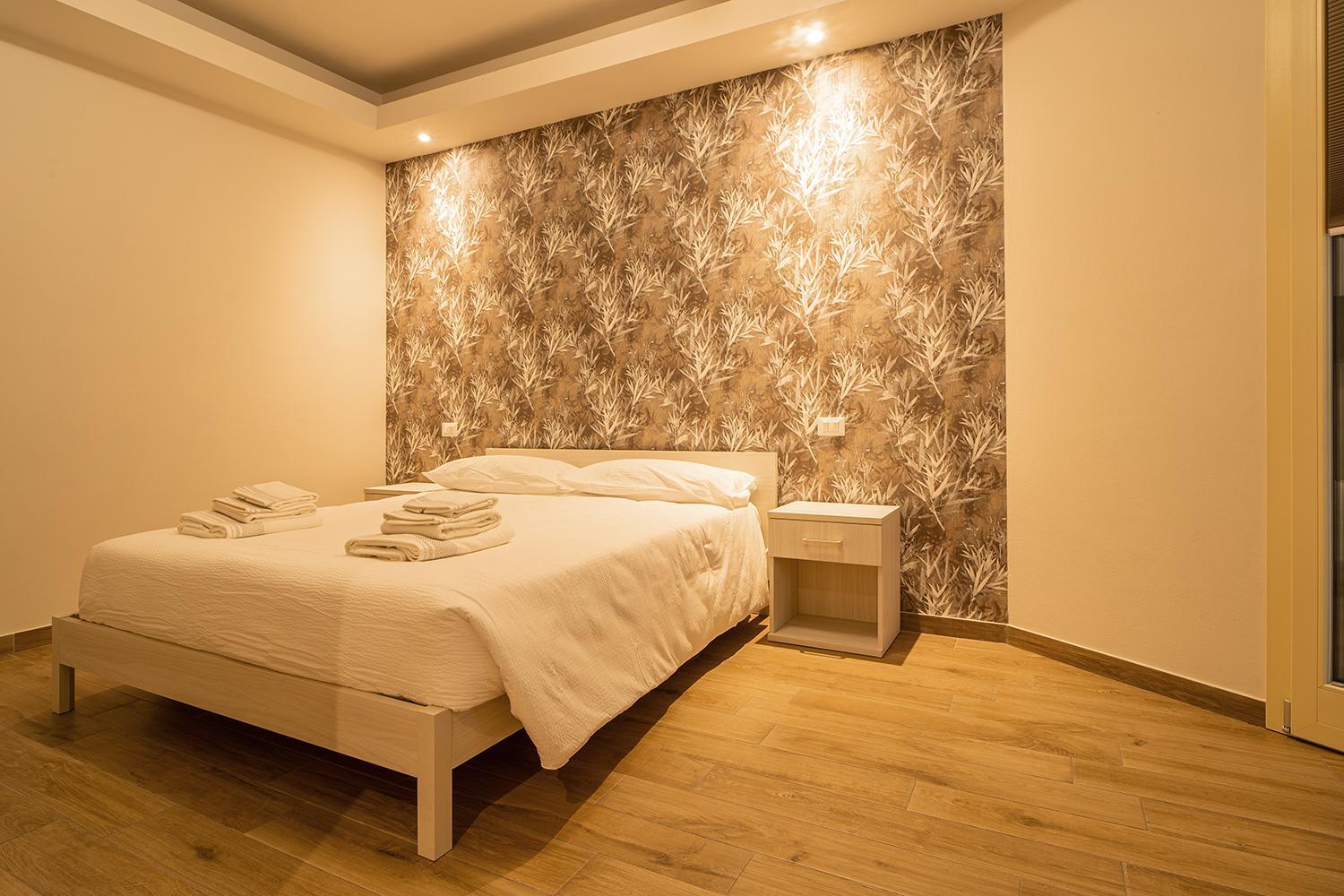 King Room with Balcony - Photo 1