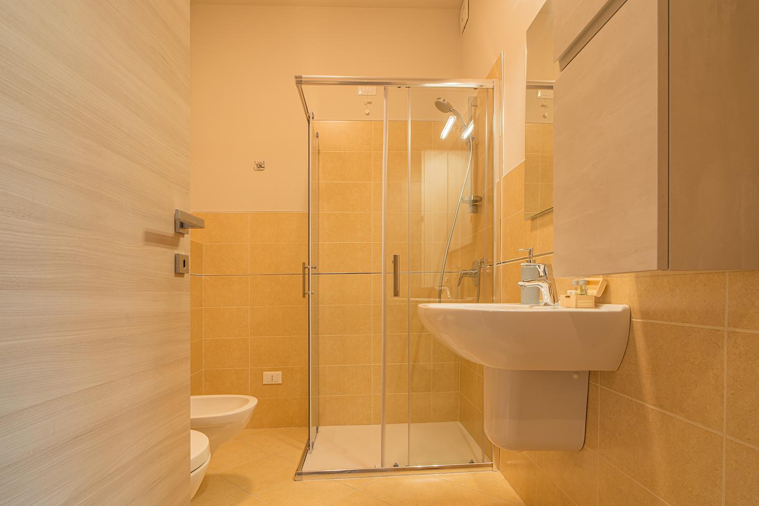 King Room with Balcony - Photo 3