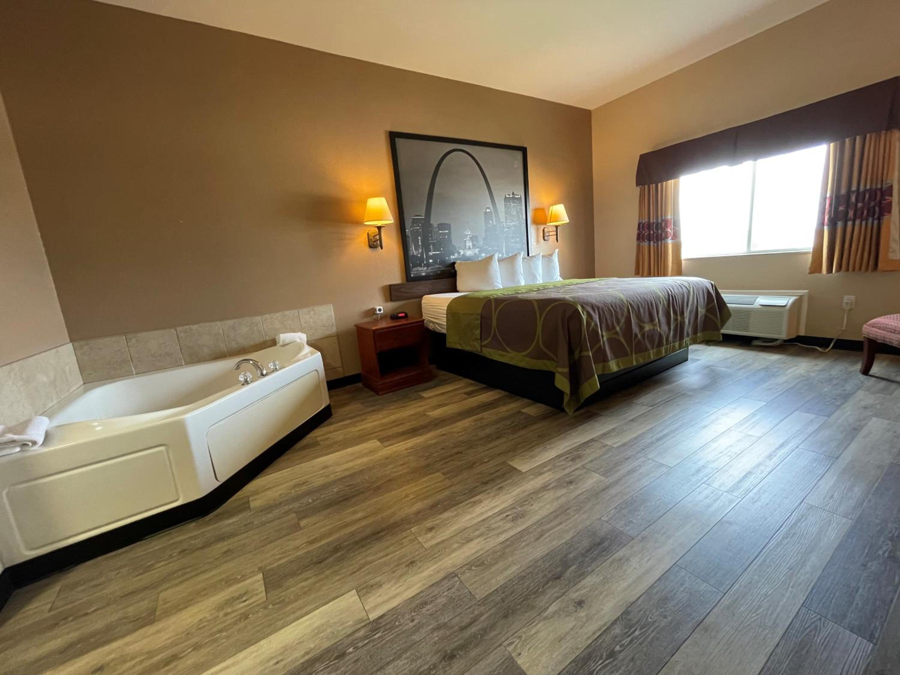 Deluxe King Studio Suite - Non-Smoking - Photo 2
