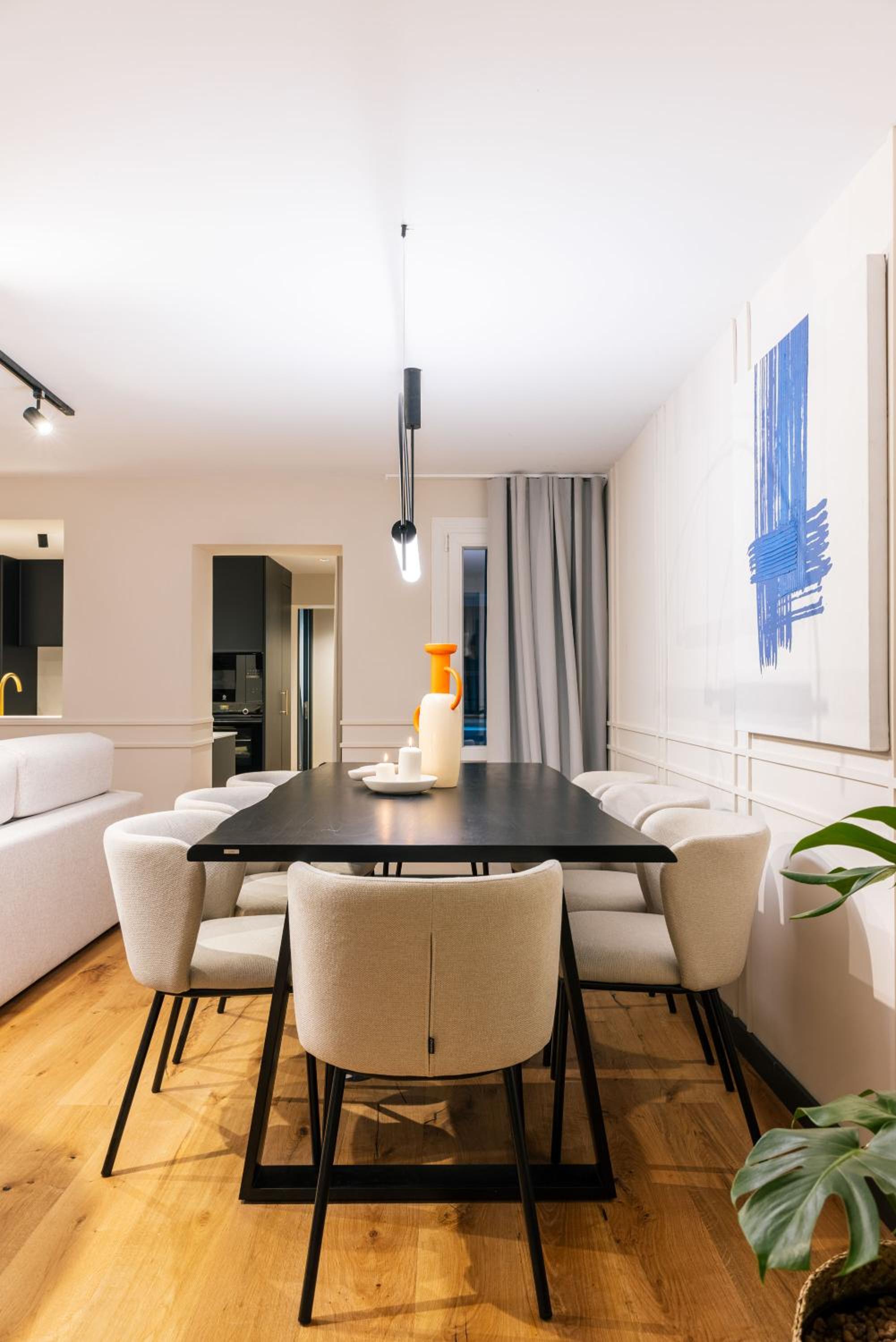Apartment photo 2