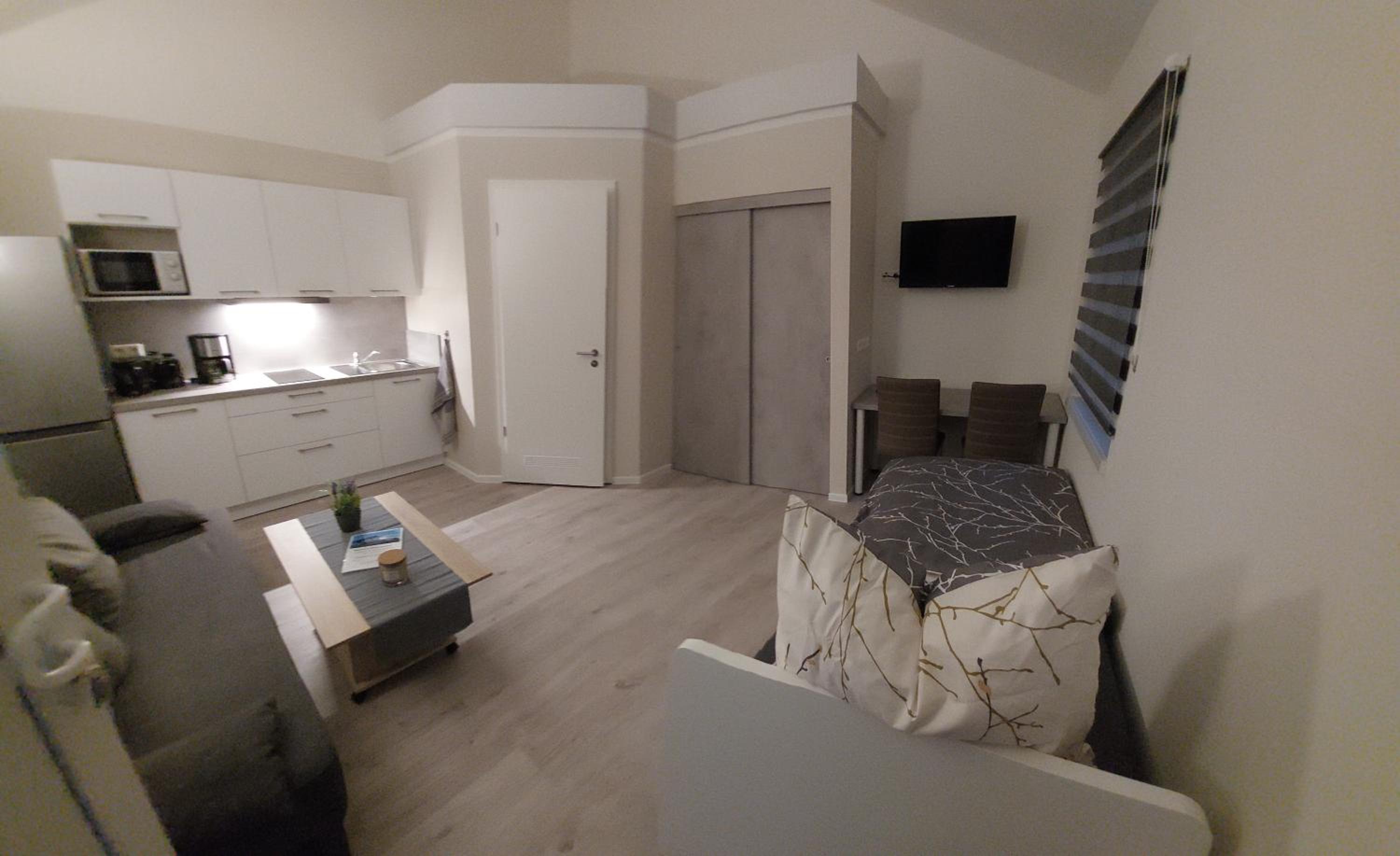 One-Bedroom Apartment photo 1