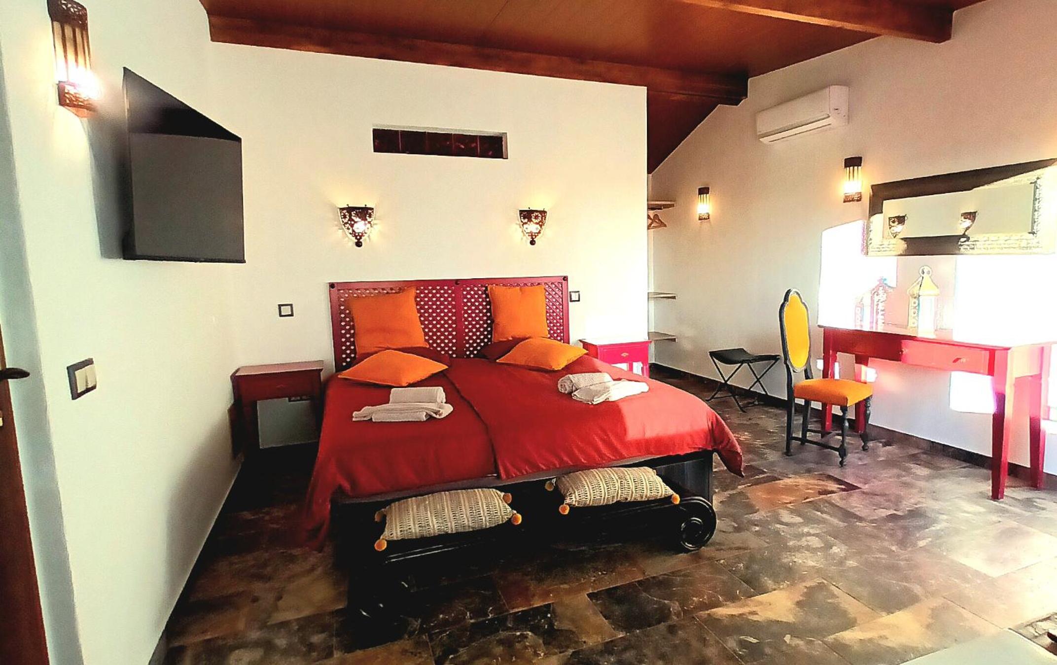 Queen Suite with Spa Bath photo 1