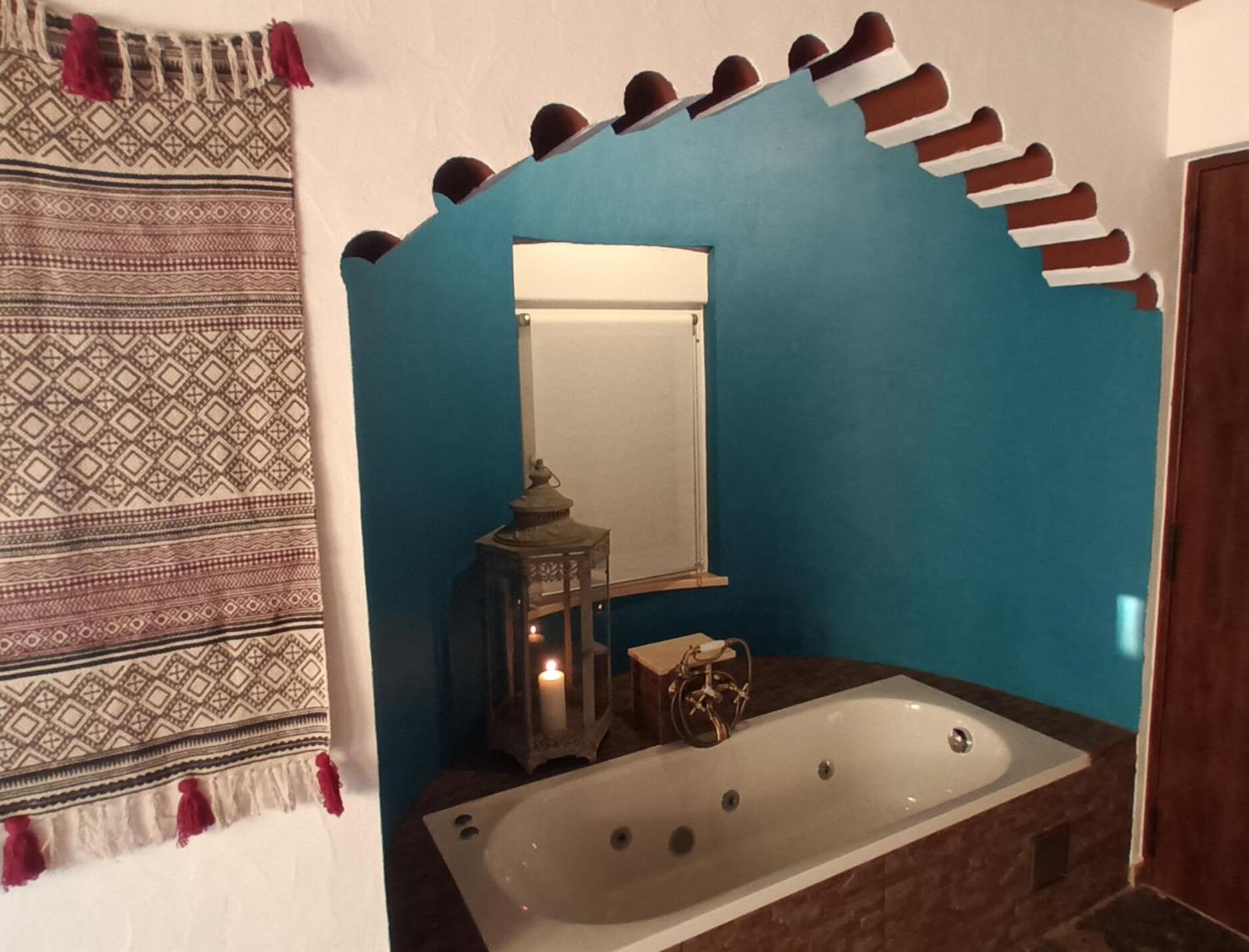Queen Suite with Spa Bath photo 3