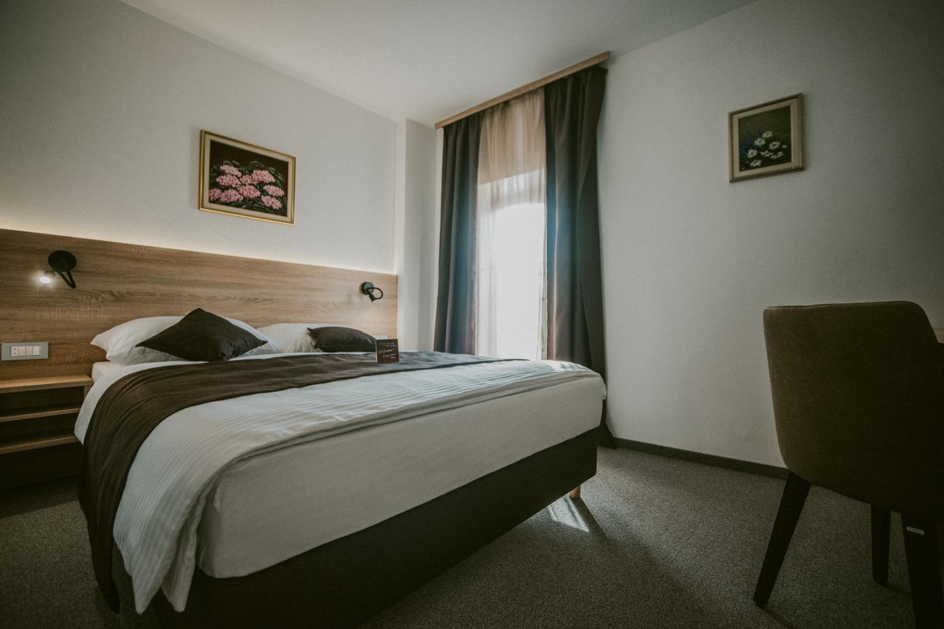 Double Room - Photo 10