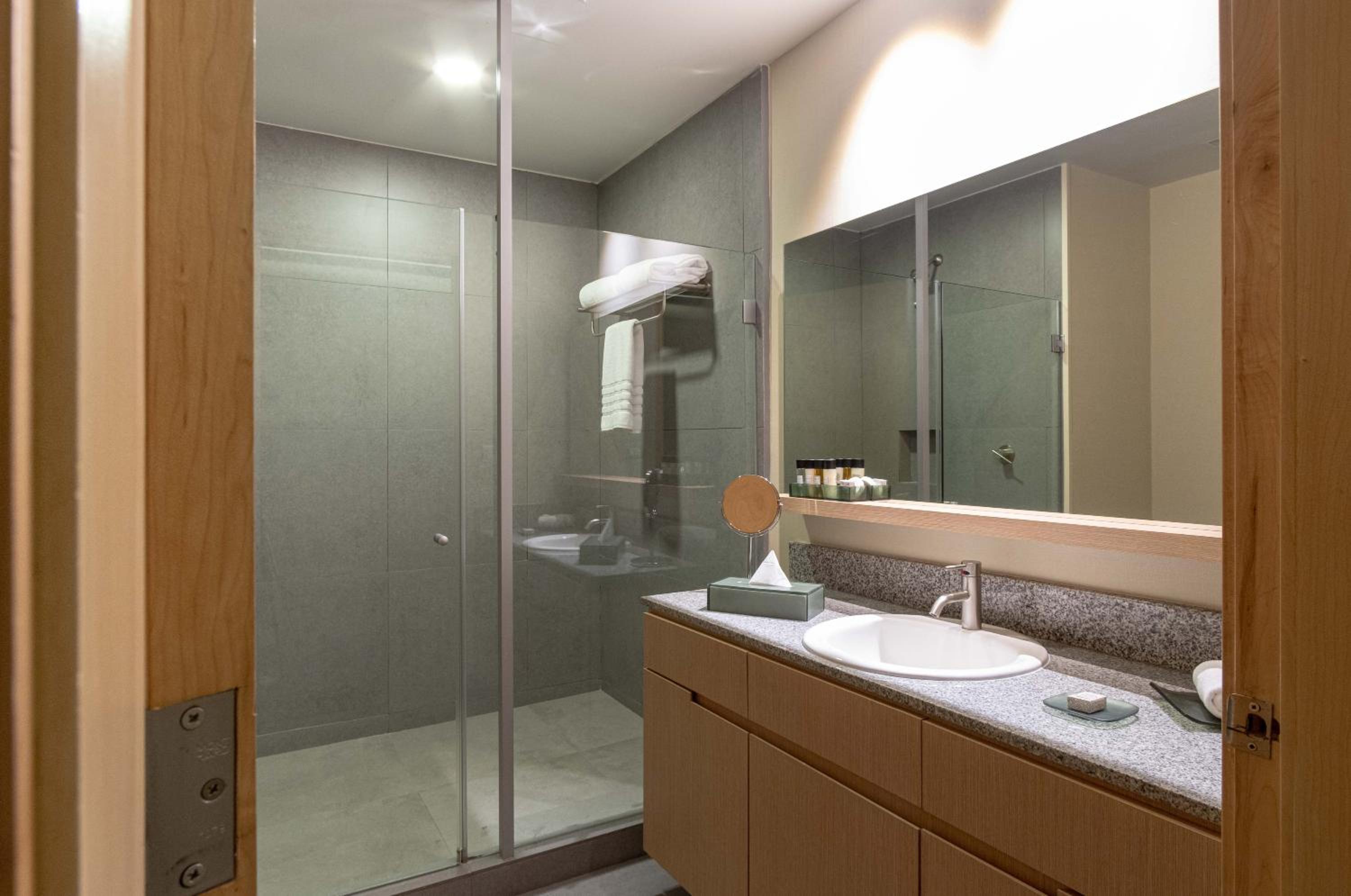 Executive Suite - Photo 4