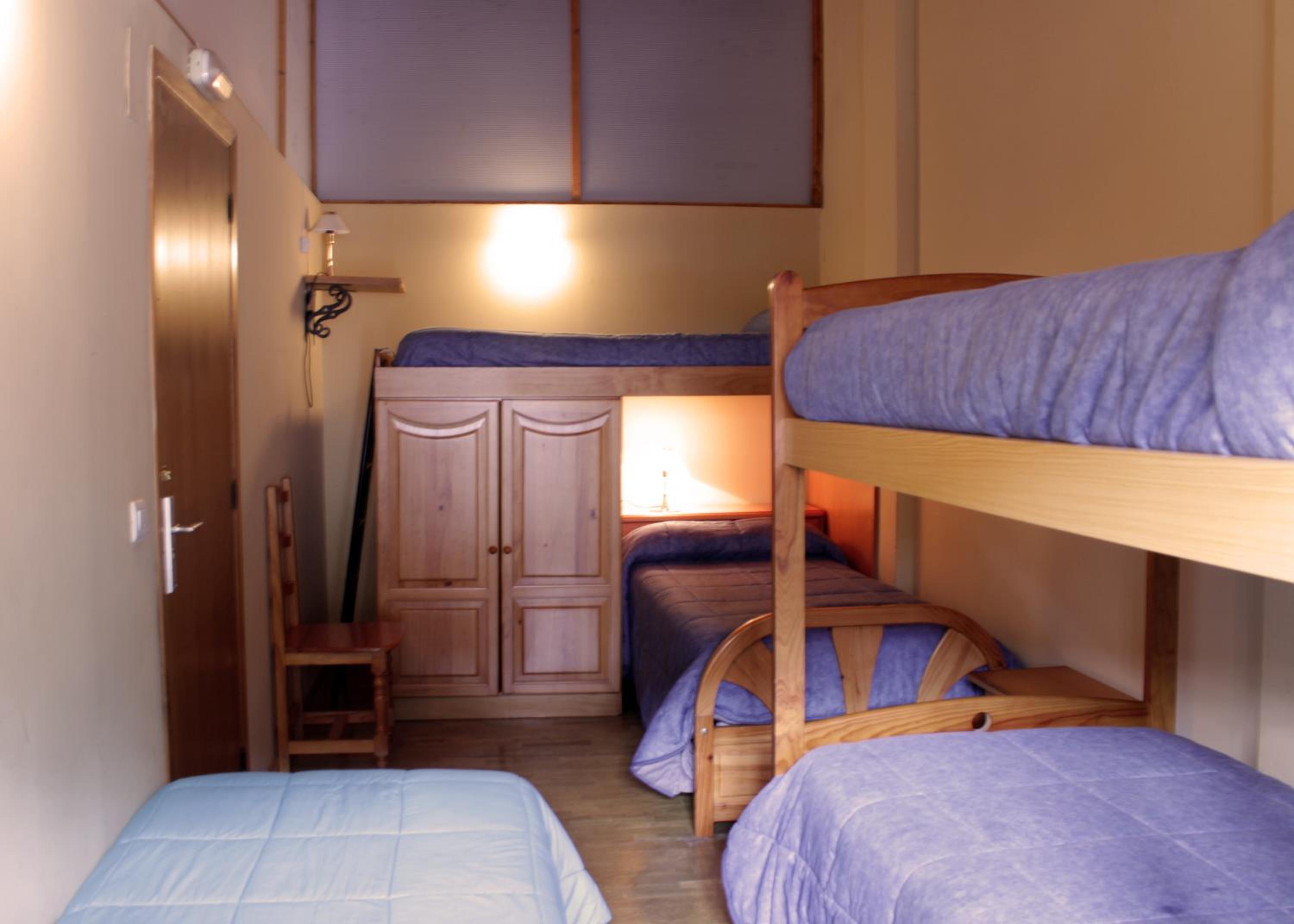 Quadruple Room with Shared Bathroom photo 3
