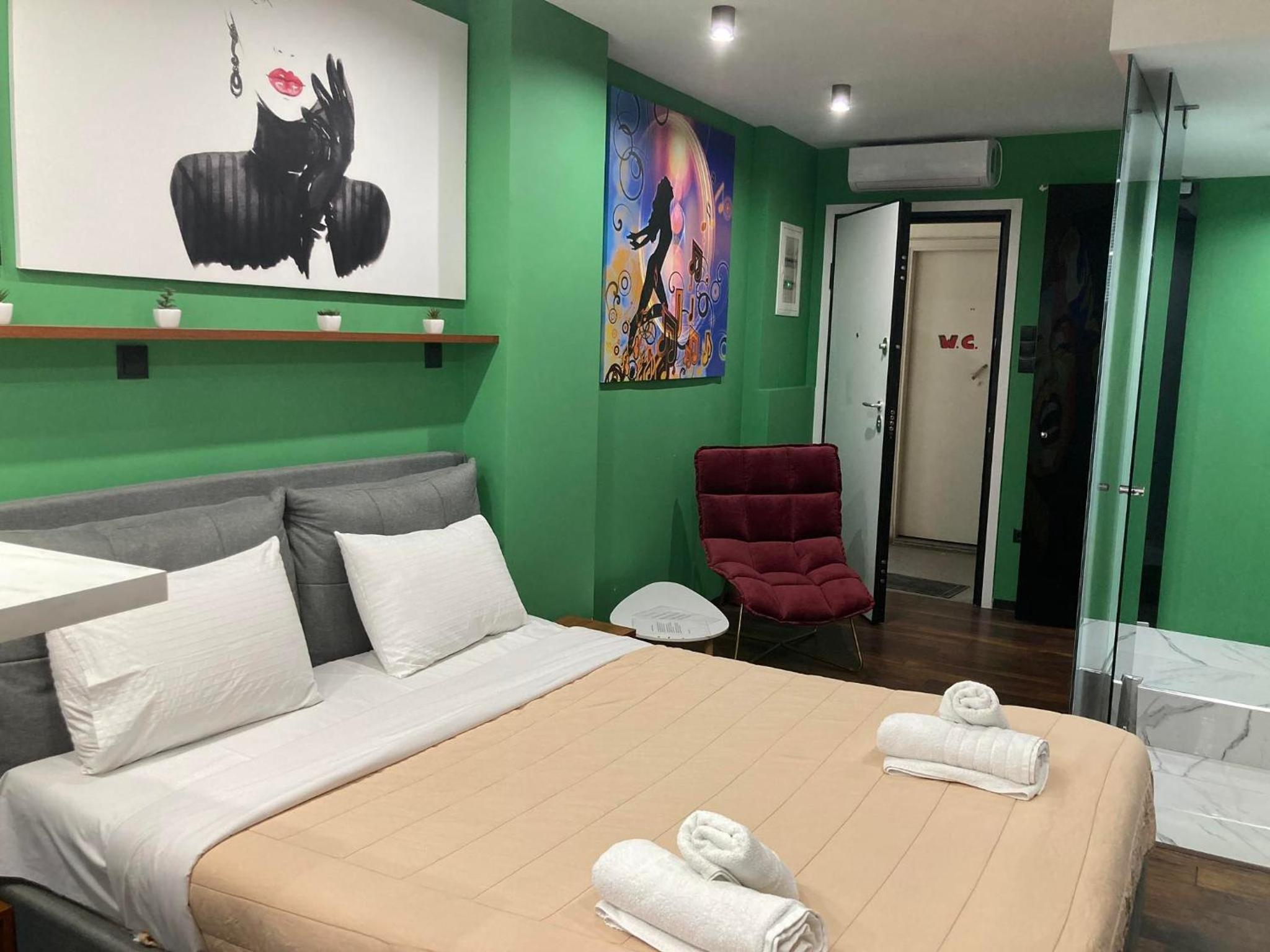 Studio Apartment photo 2