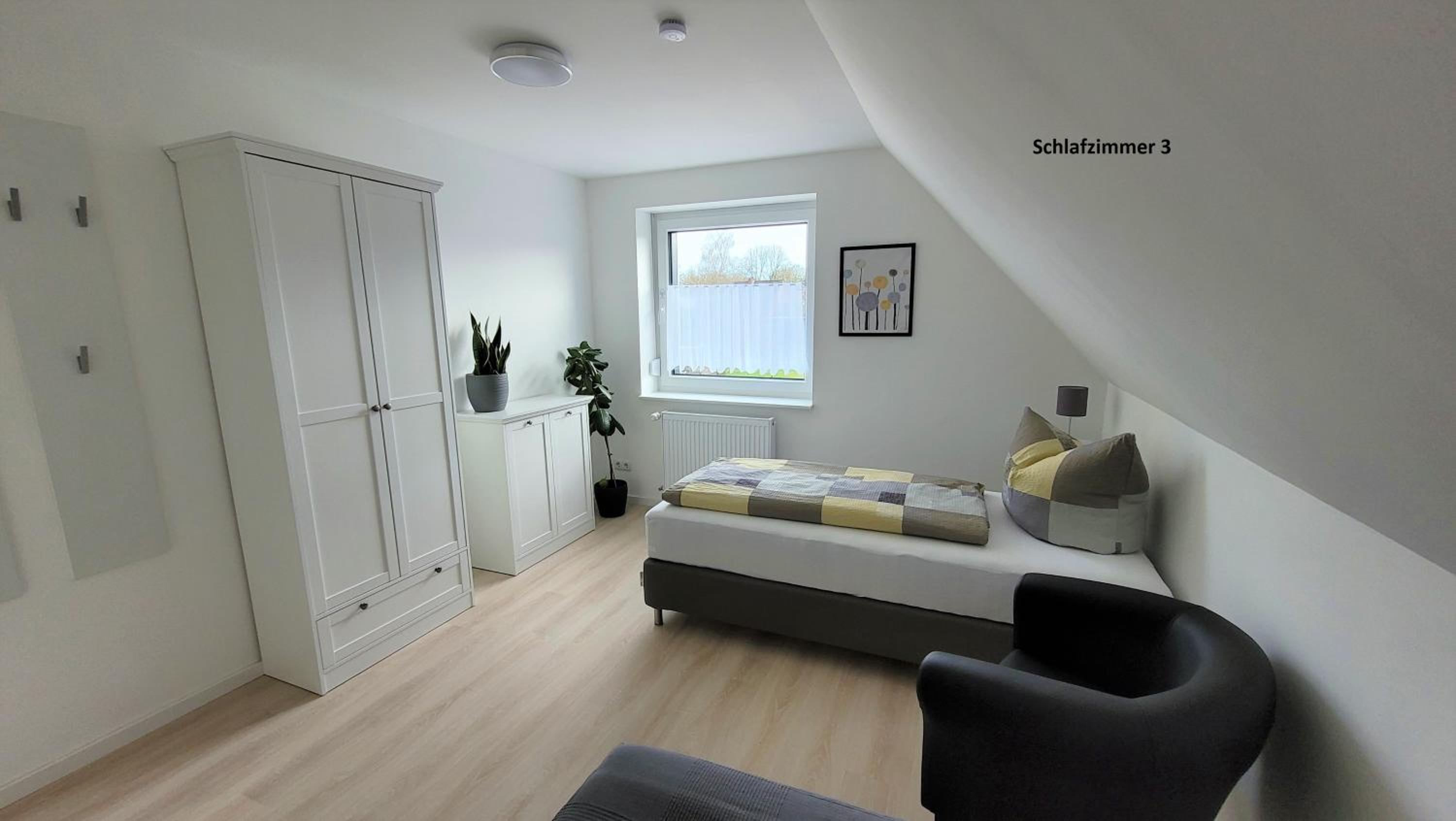 Three-Bedroom House photo 3