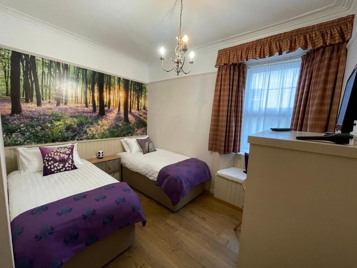 Twin Room with Private Bathroom photo 2