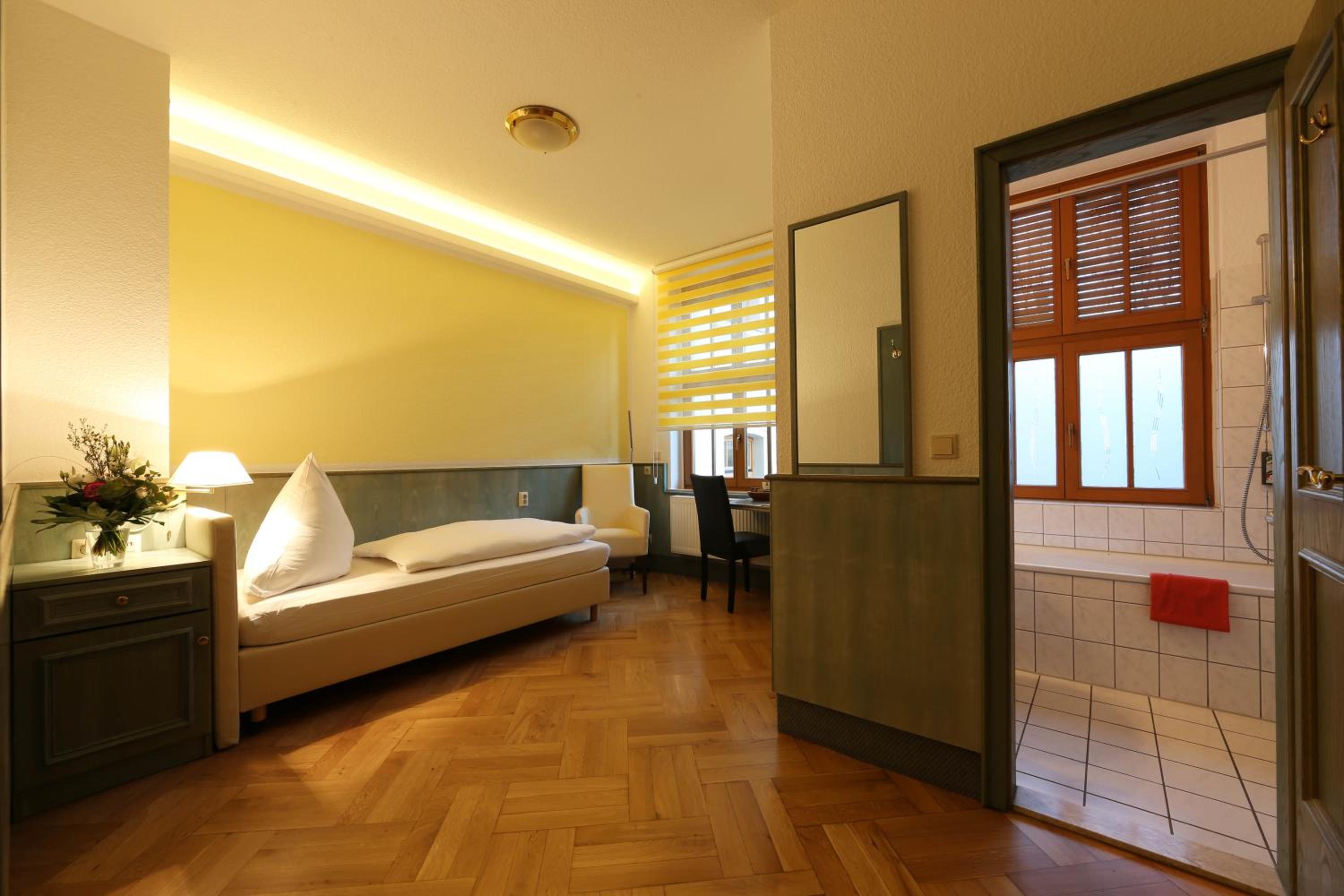 Single Room photo 3