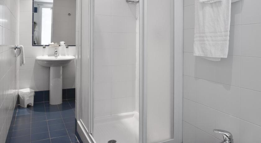 Standard Double Room - Photo 10