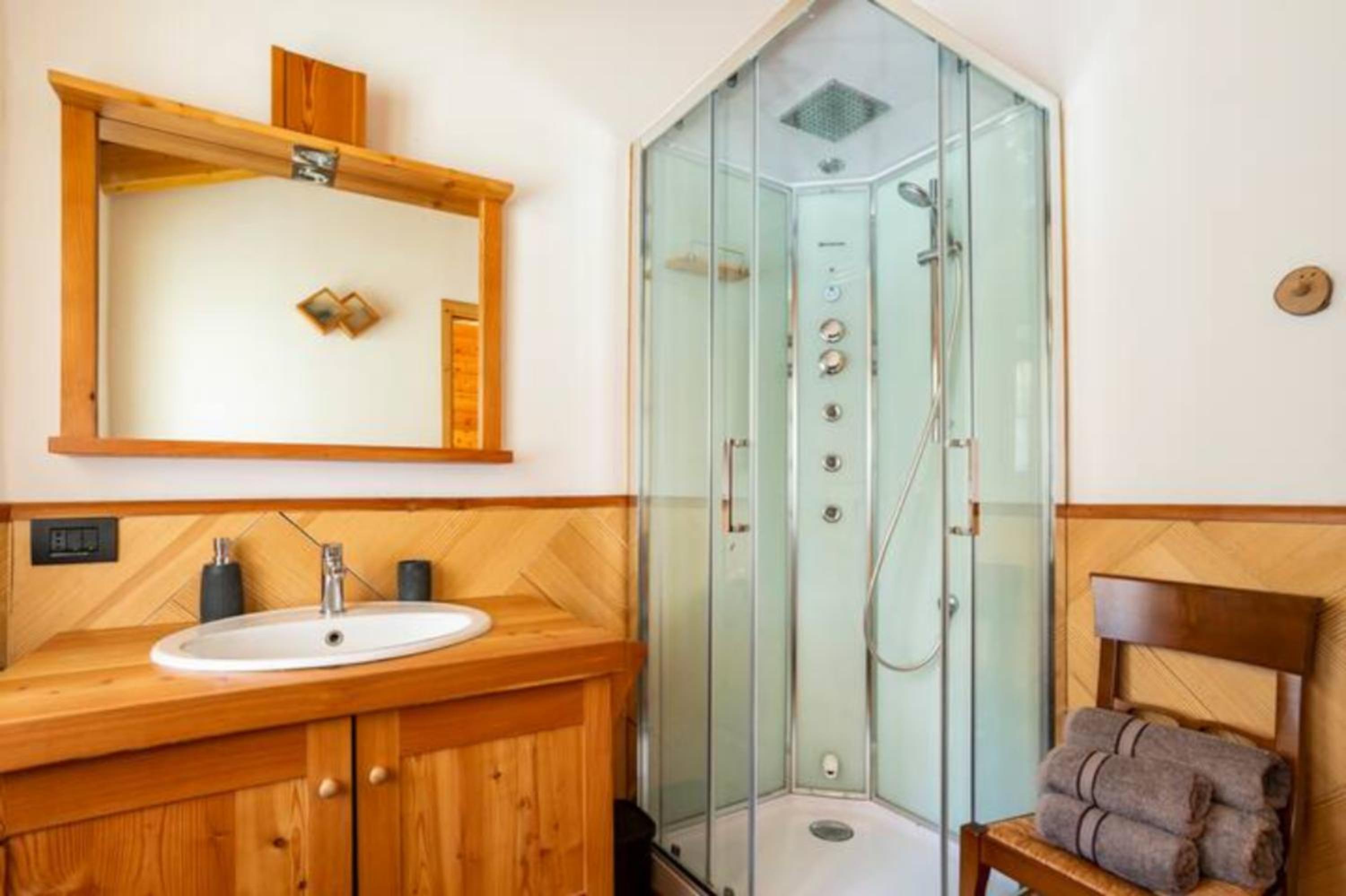 Double or Twin Room with Balcony and Private External Bathroom - Photo 20