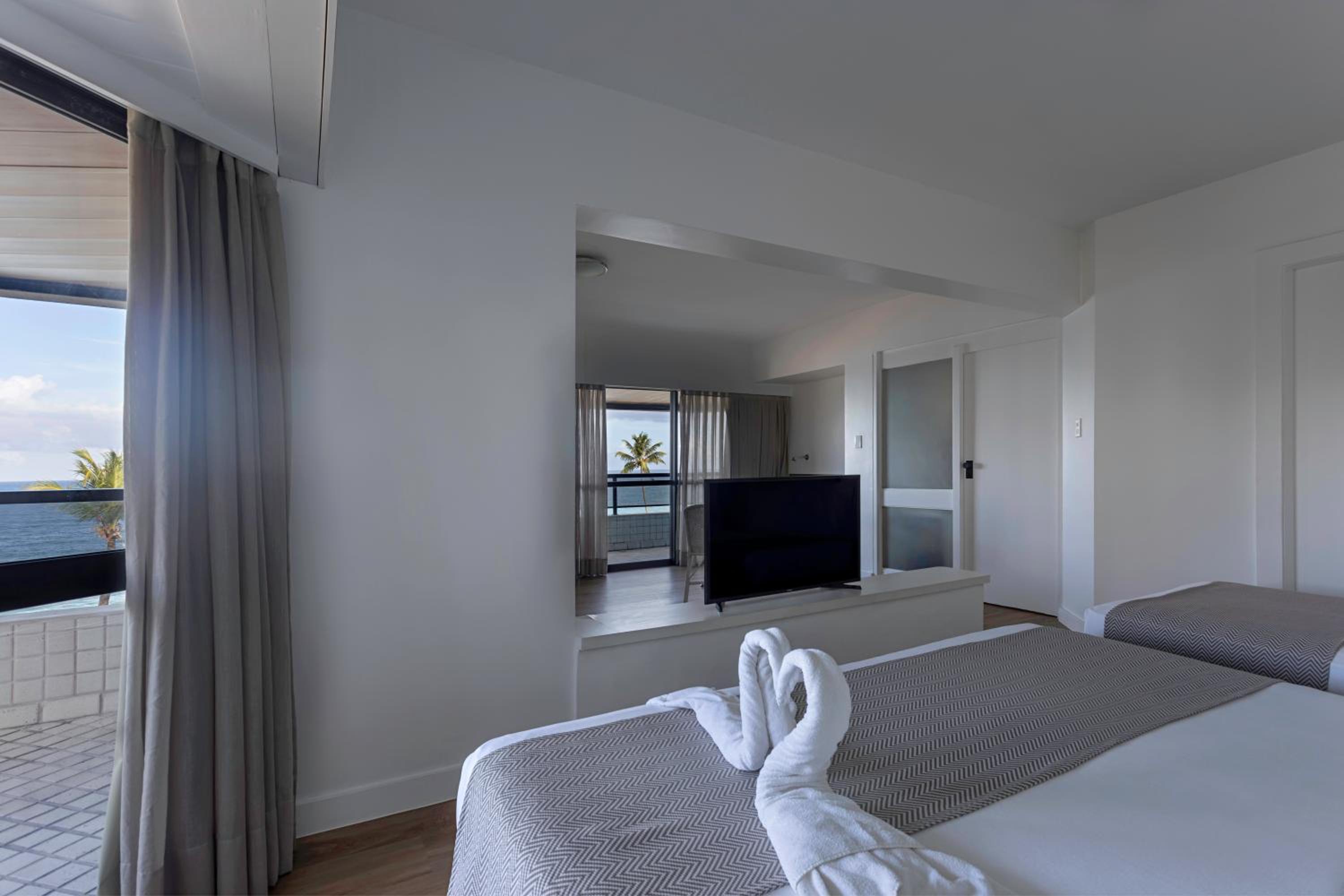 Master Suite Without Bathtub