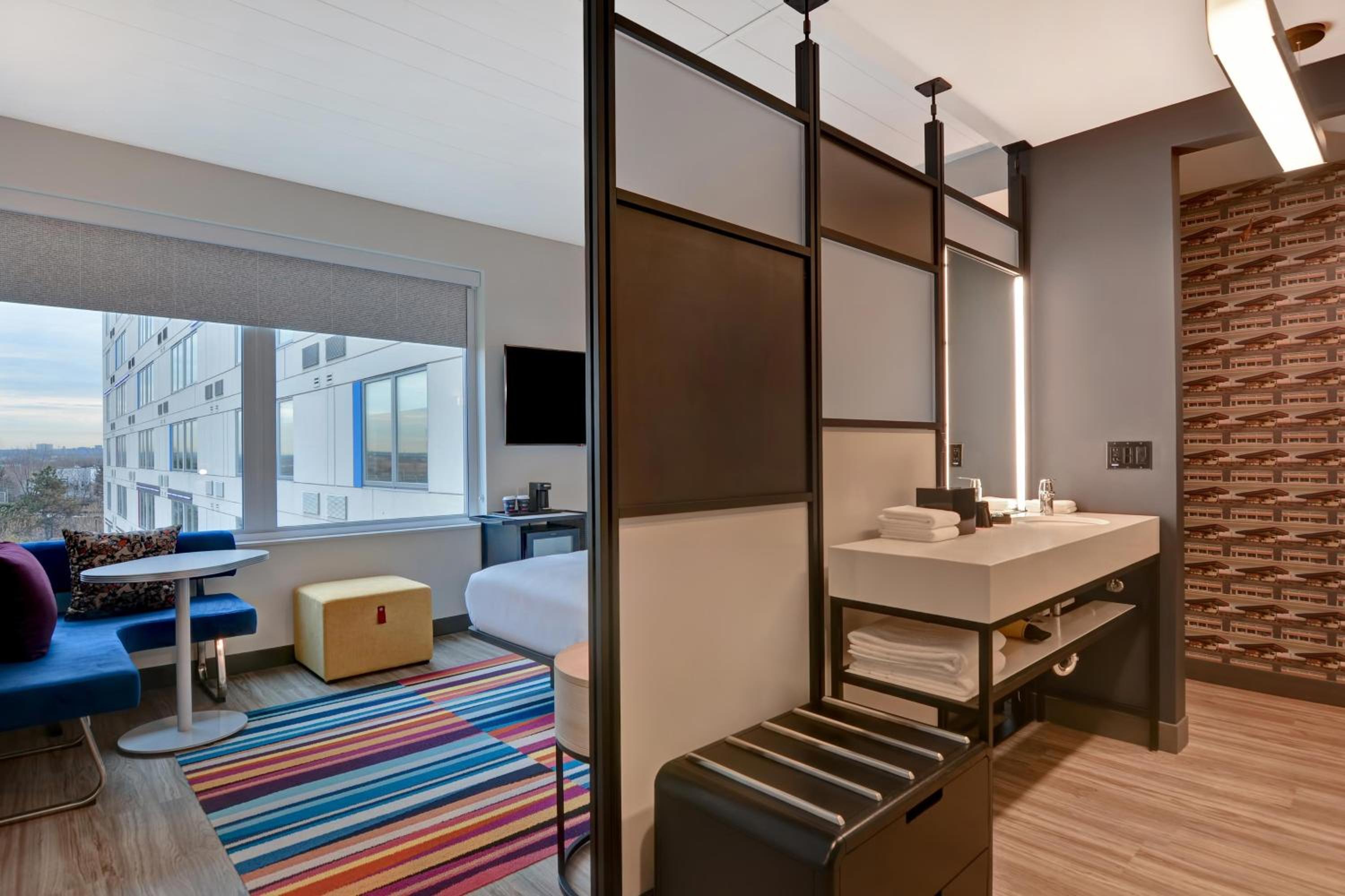 Guest Room, 1 King - Photo 6