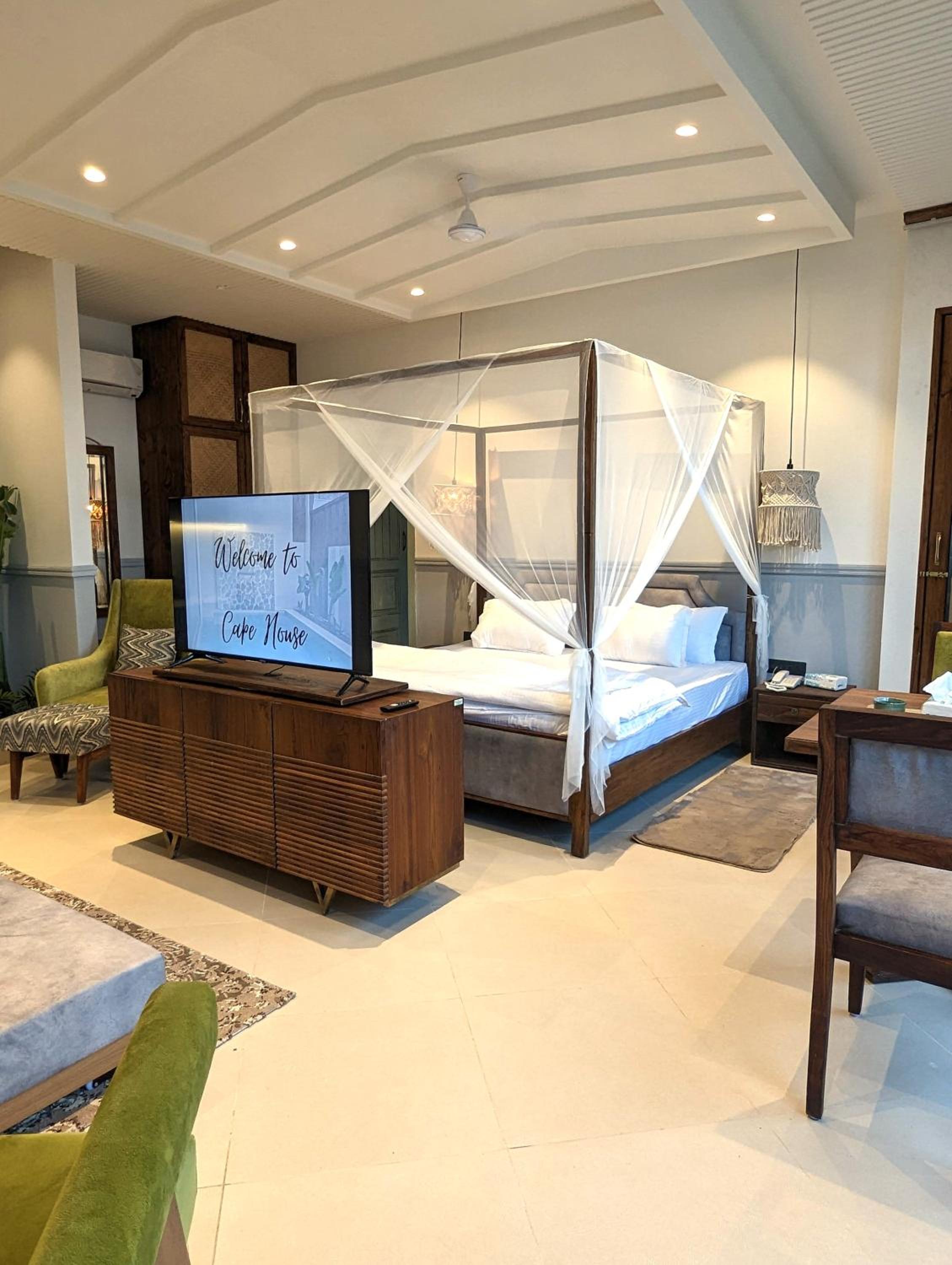 King Room with Pool View photo 2