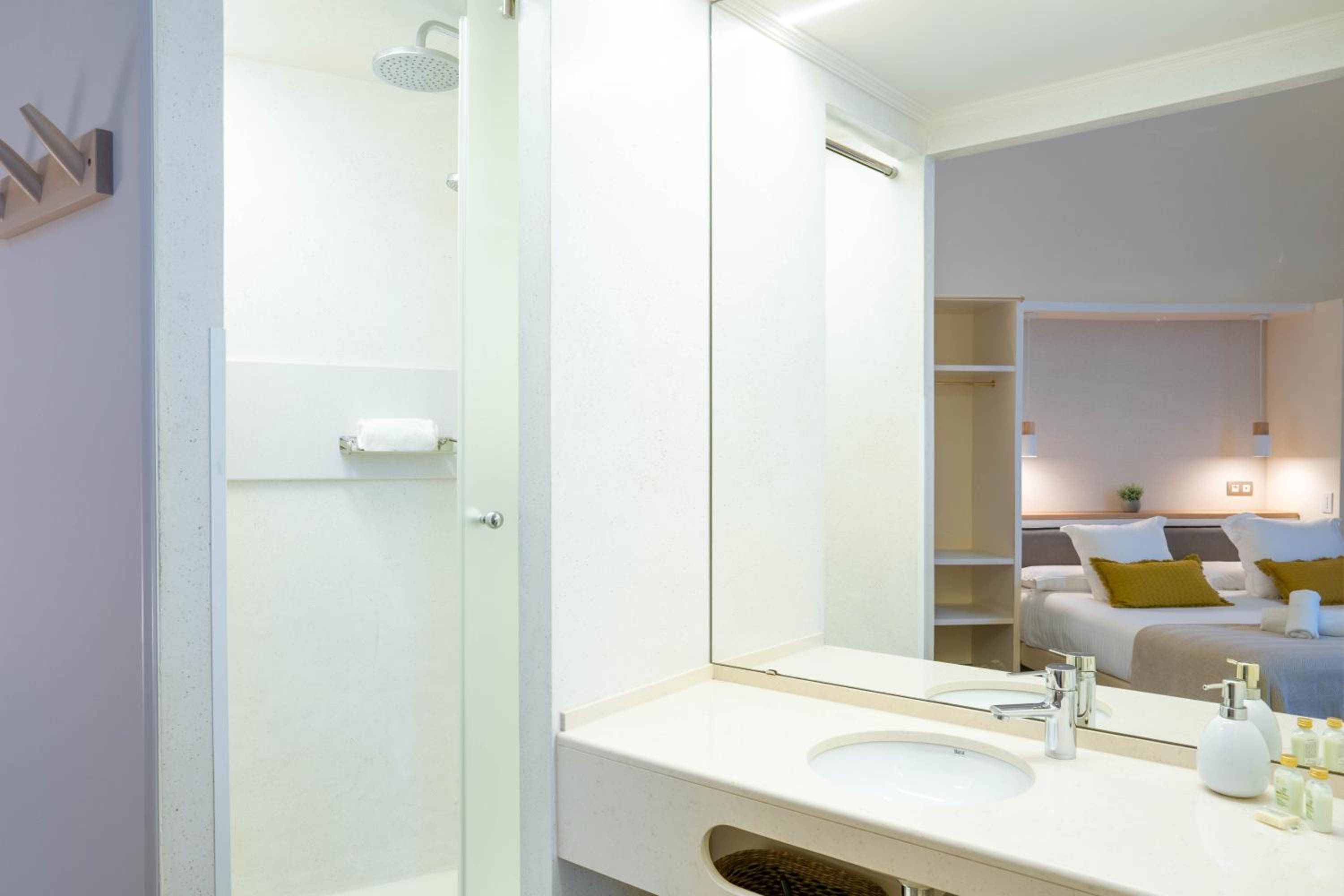 Classic Triple Room photo 2