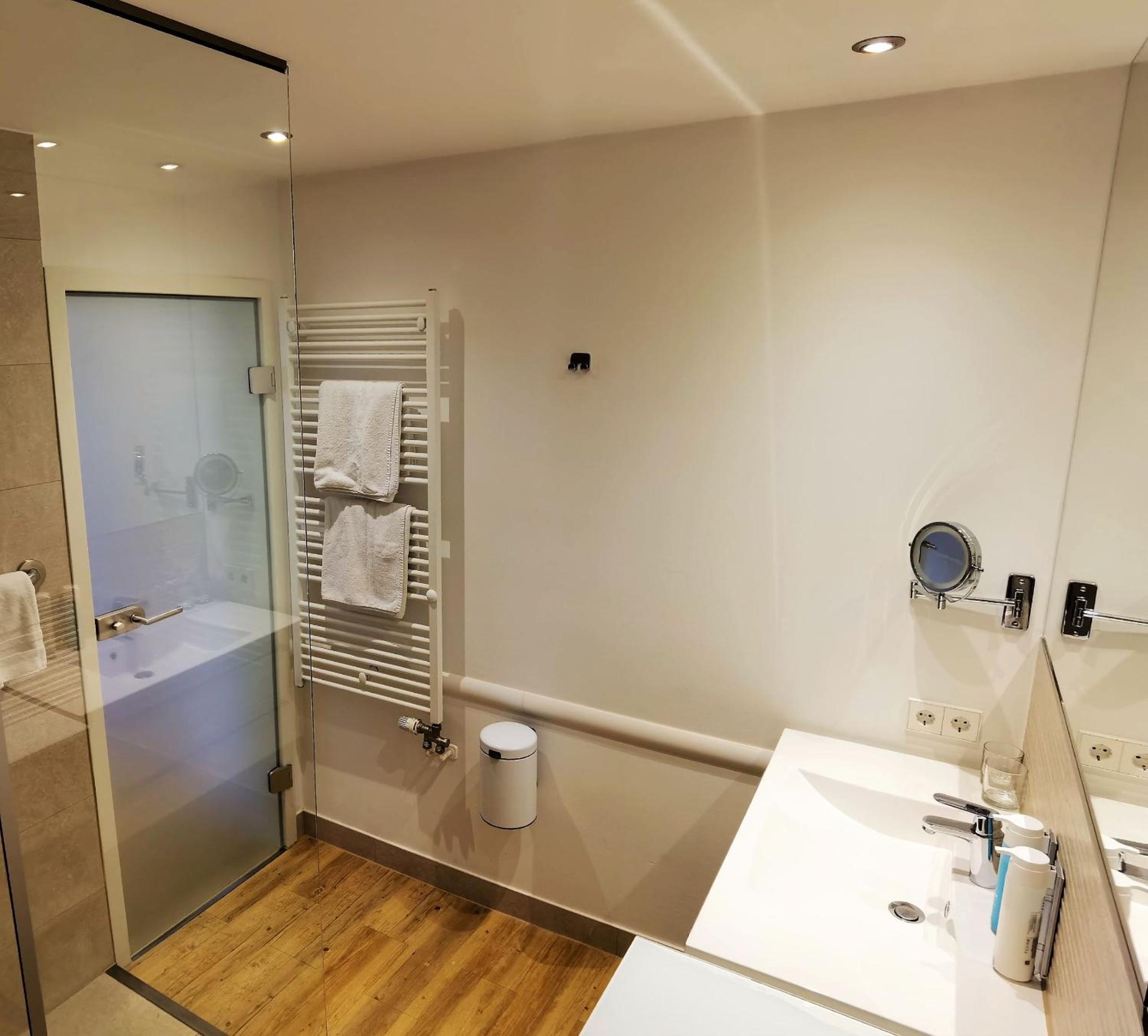 Comfort - Suite - Photo 20