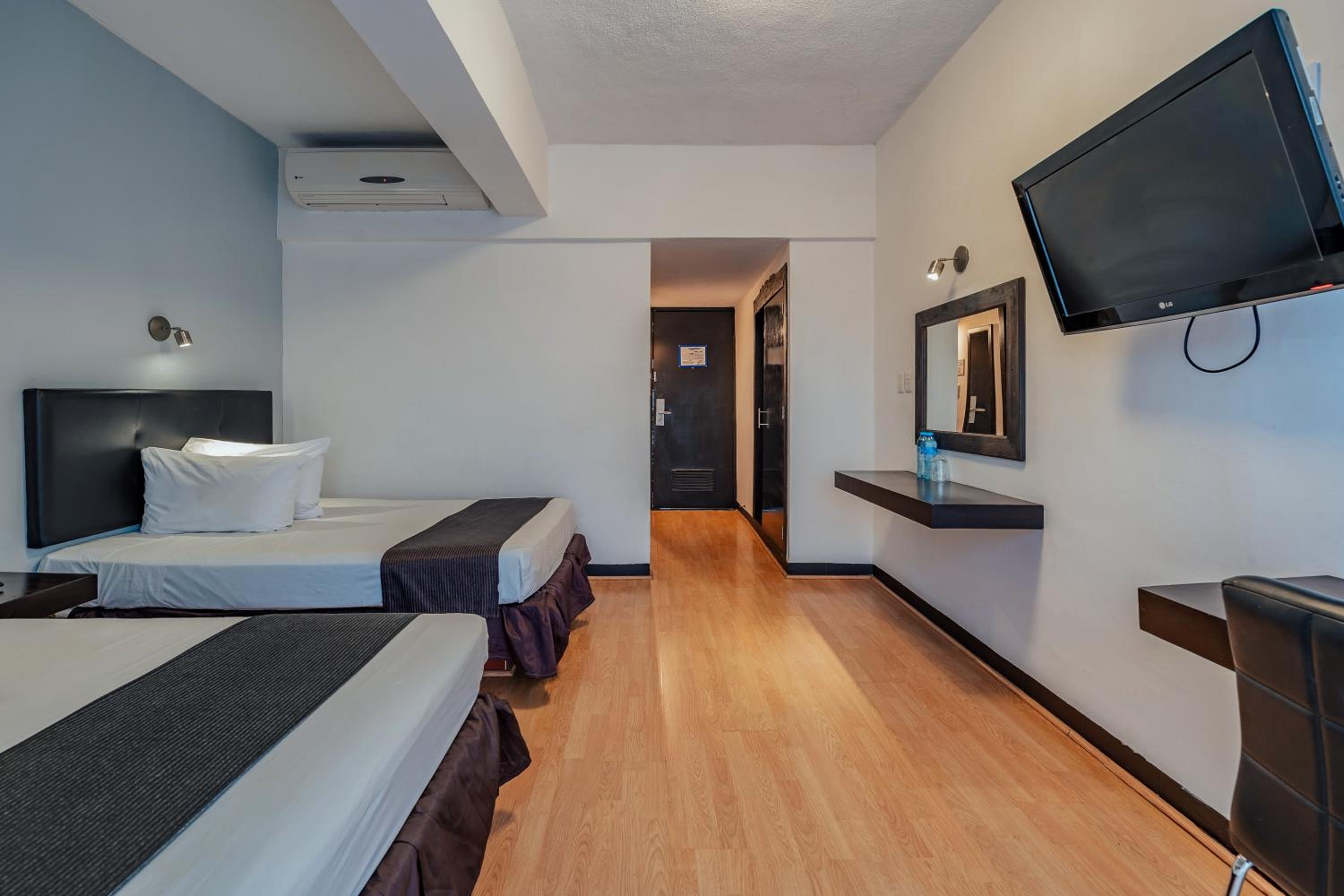 Double Room with Two Double Beds photo 3