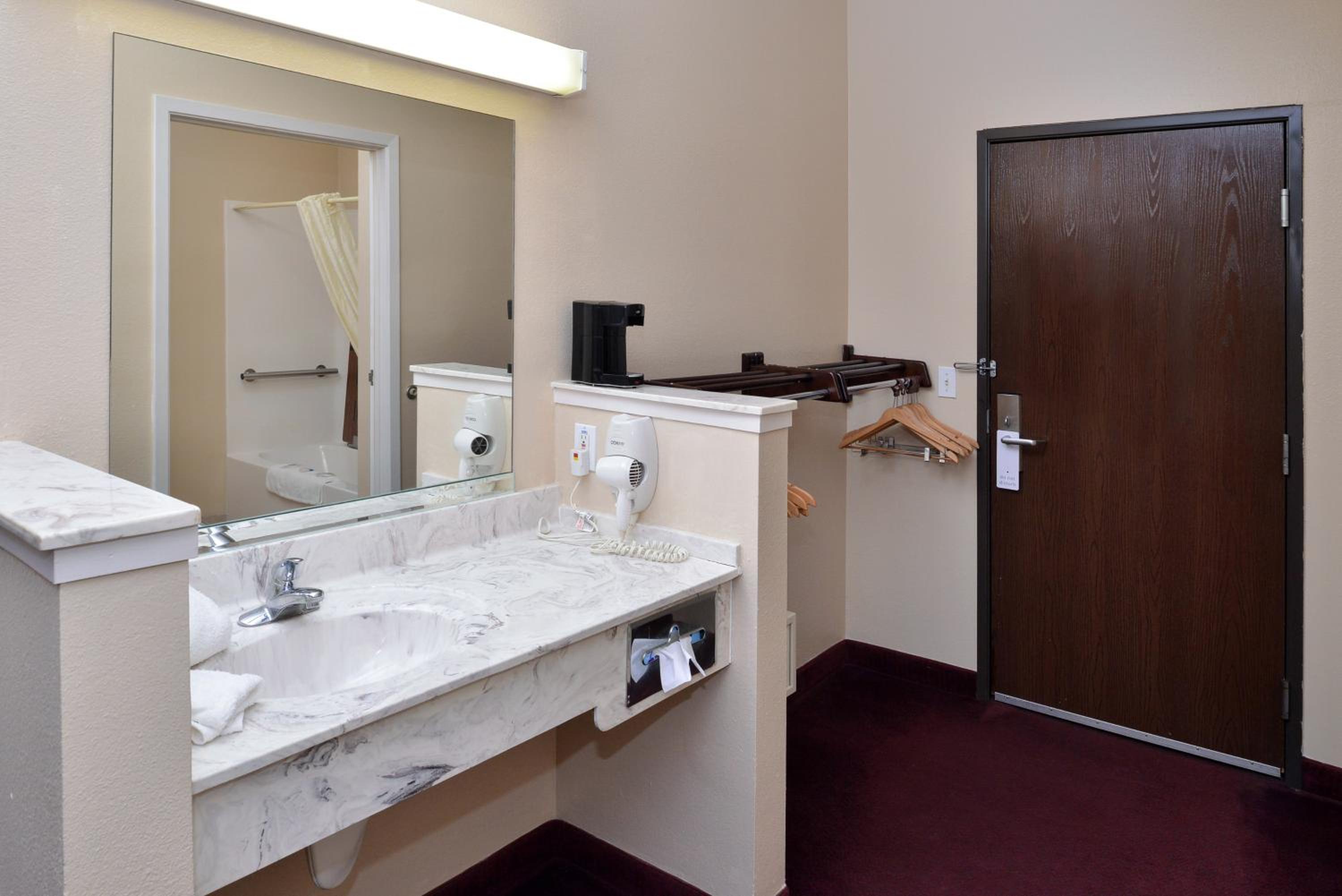 King Room - Non-Smoking photo 3
