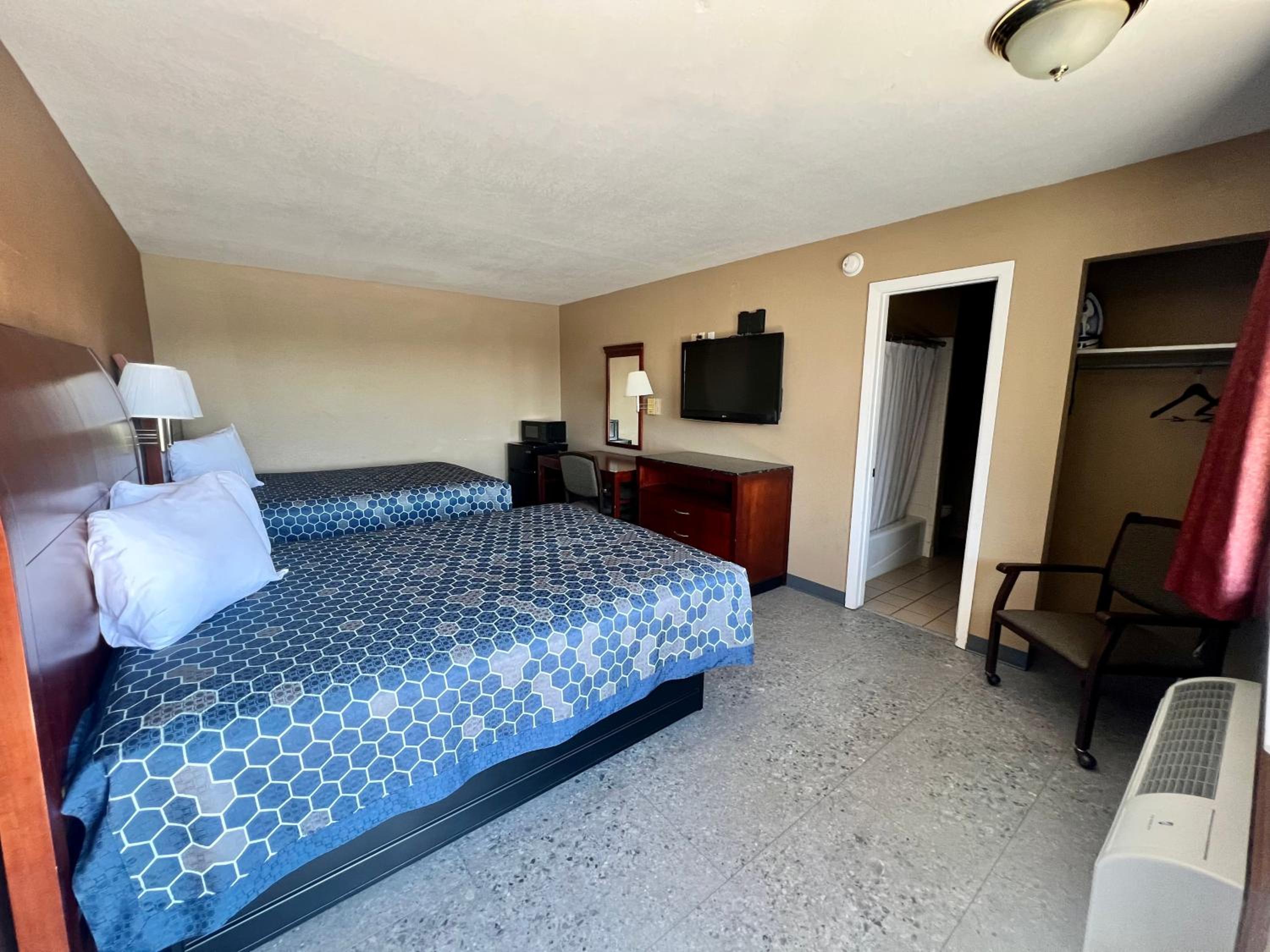 Double Room - Photo 2