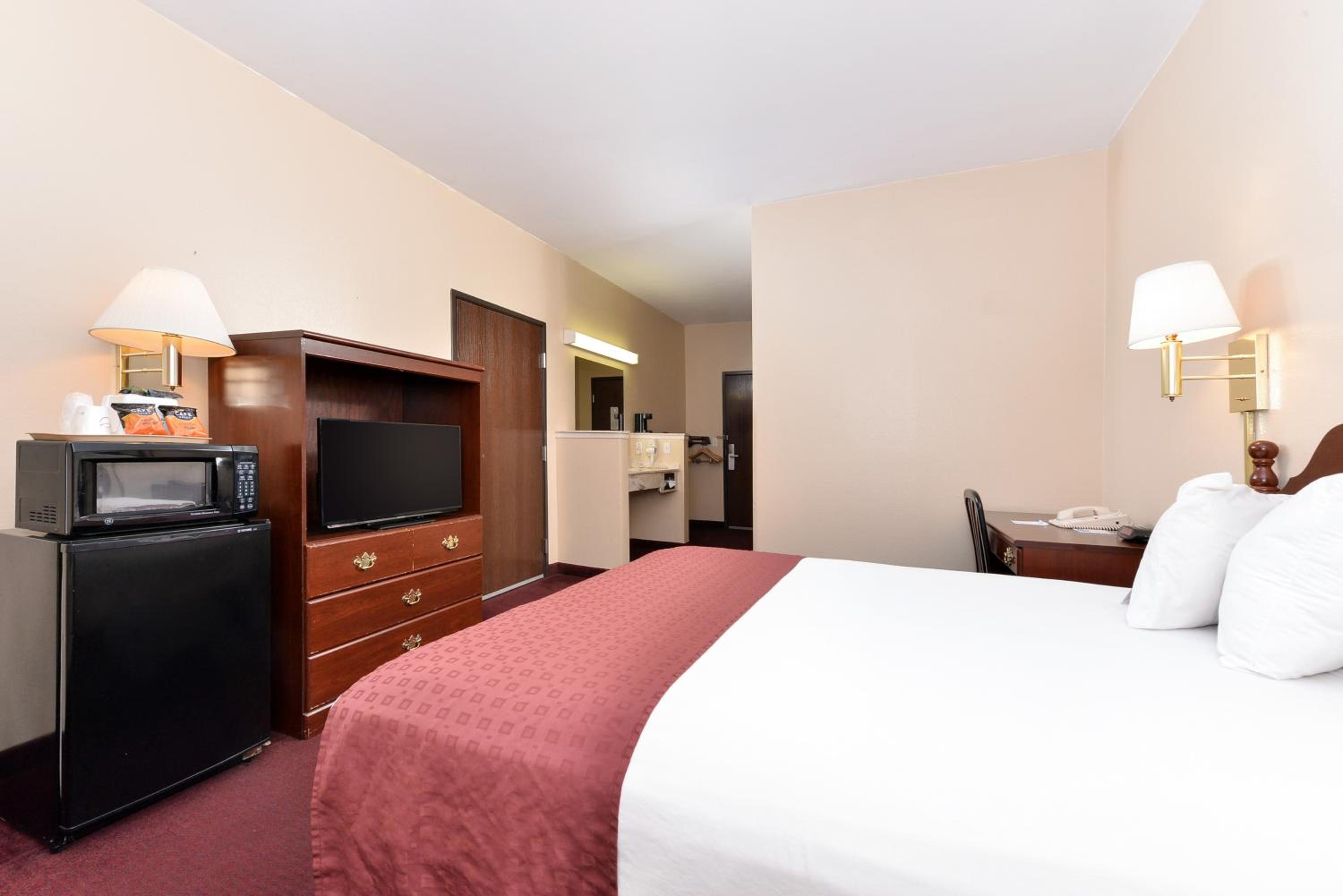 Queen Room - Disability Access/Non-Smoking