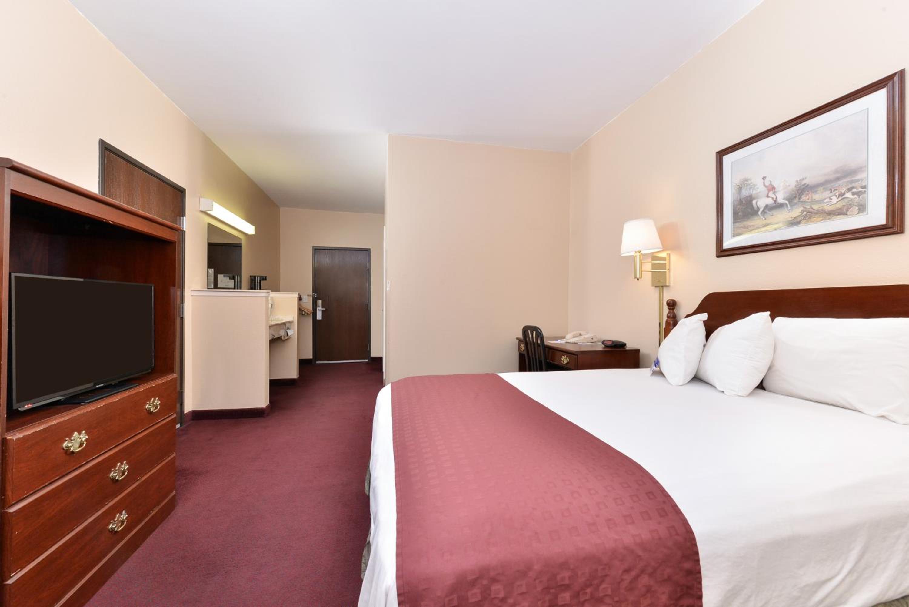 King Room - Non-Smoking photo 2