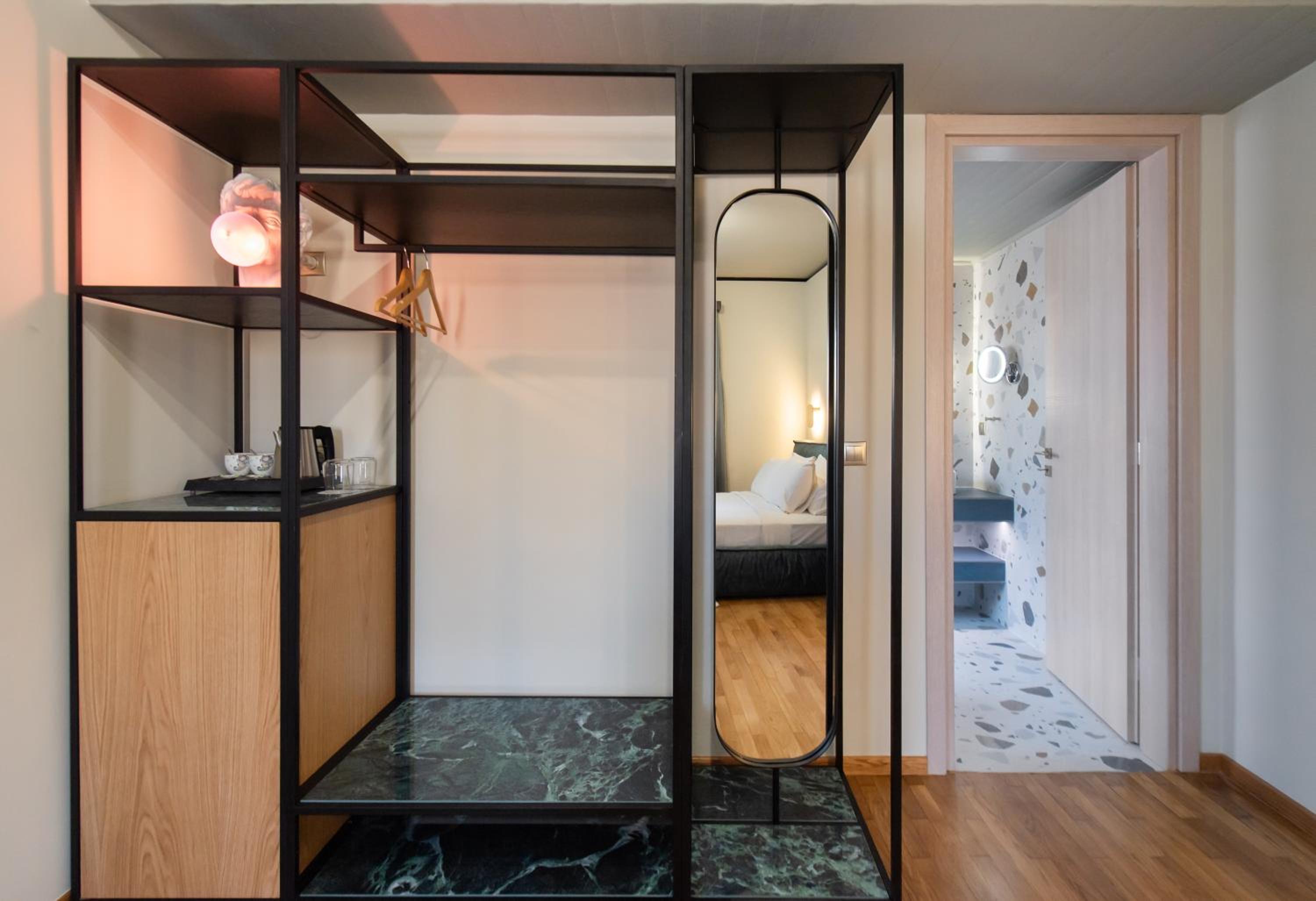Superior Suite - Photo 6
