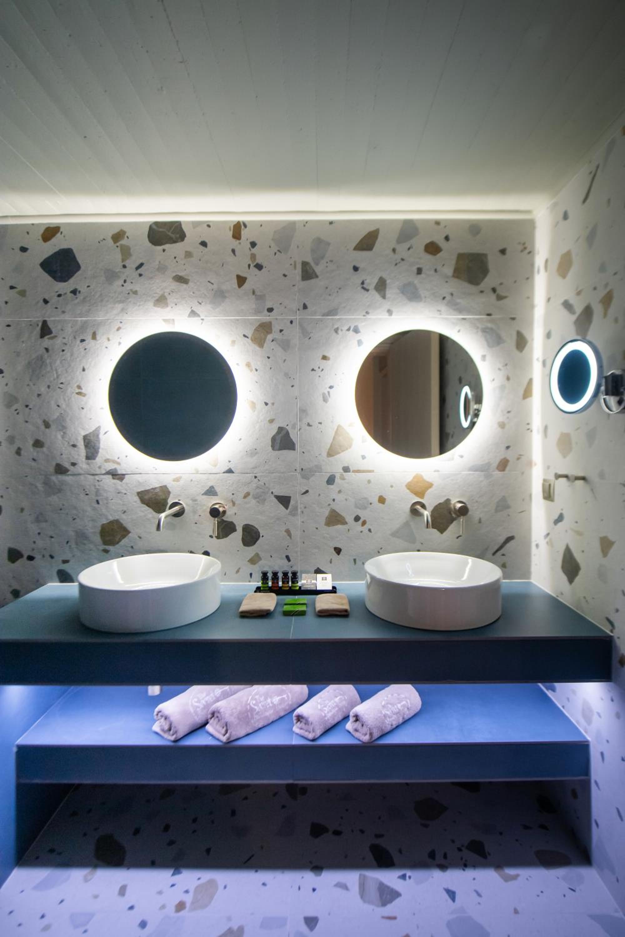 Superior Suite - Photo 5