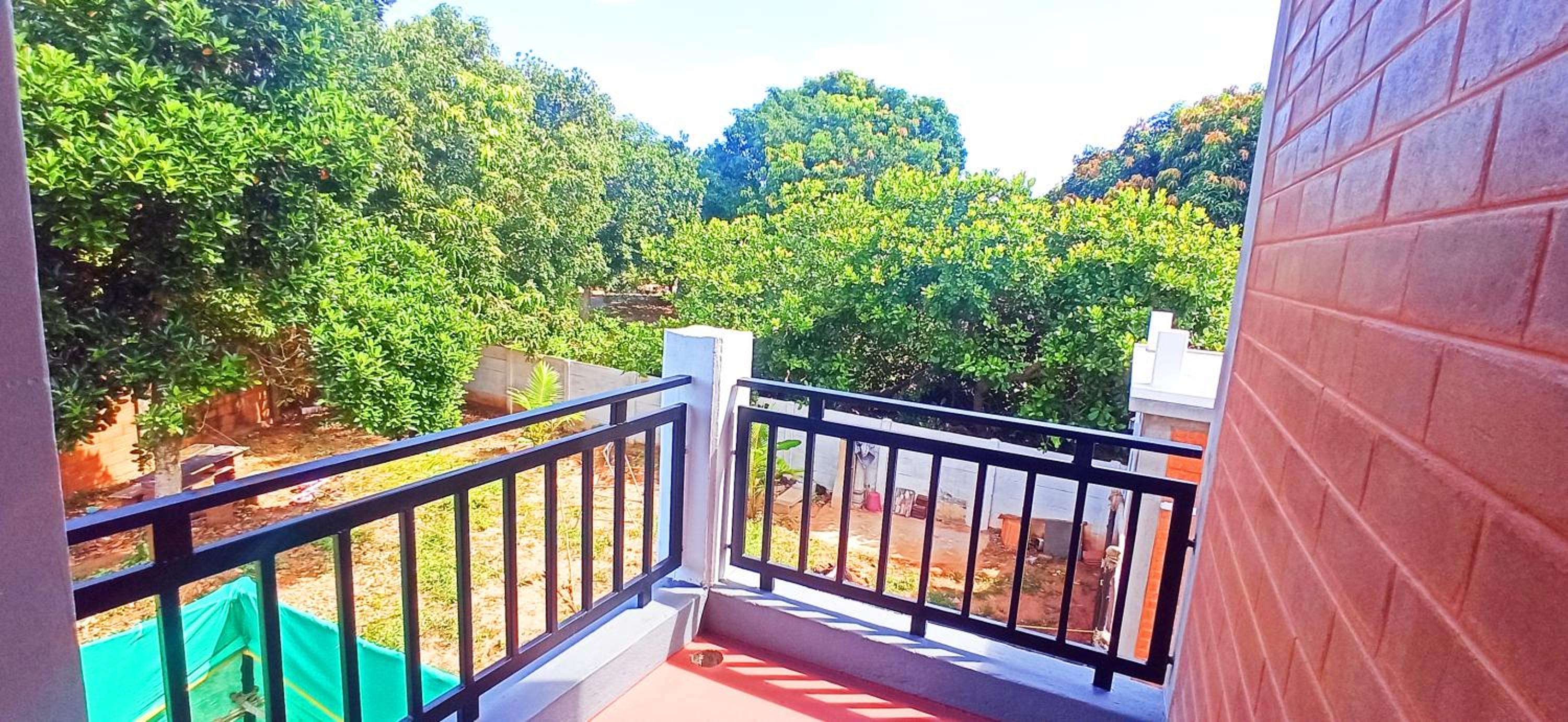 Deluxe Double Room with Balcony - Photo 8