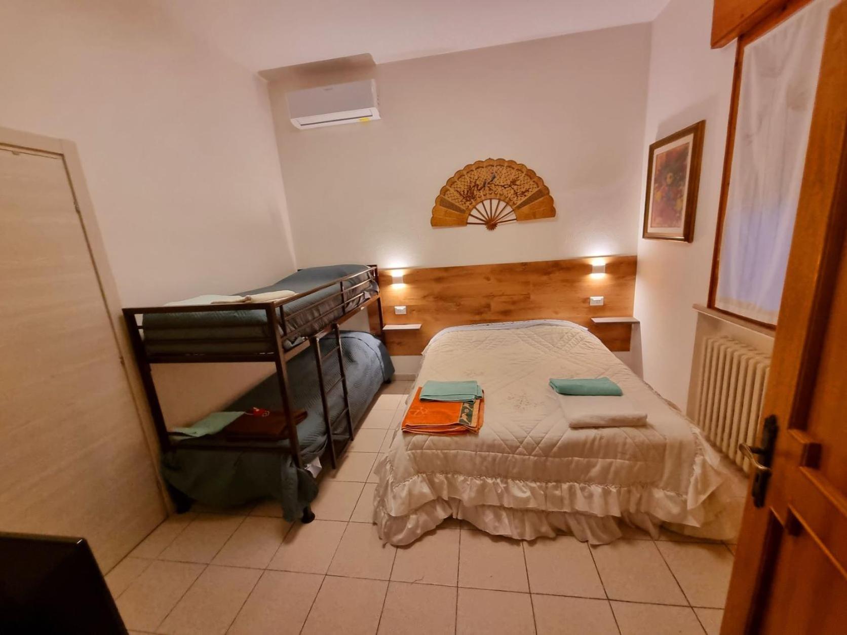 Double Room with Private Bathroom - Photo 1