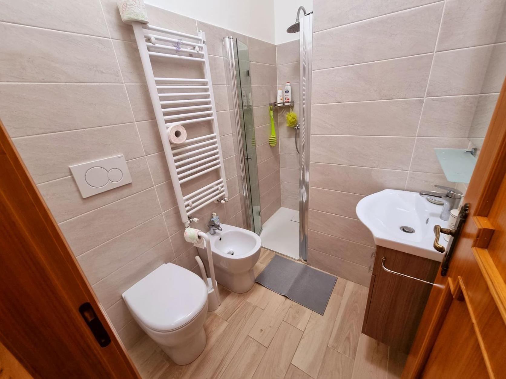 Quadruple Room with Private External Bathroom - Photo 4