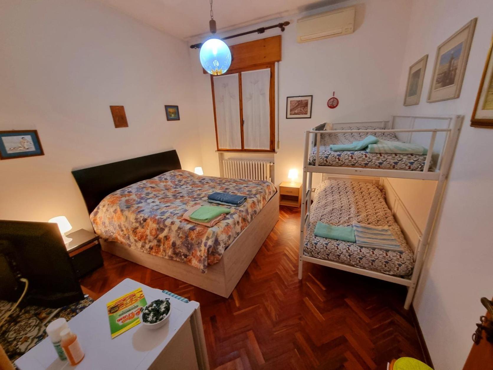 Quadruple Room with Private External Bathroom - Photo 3