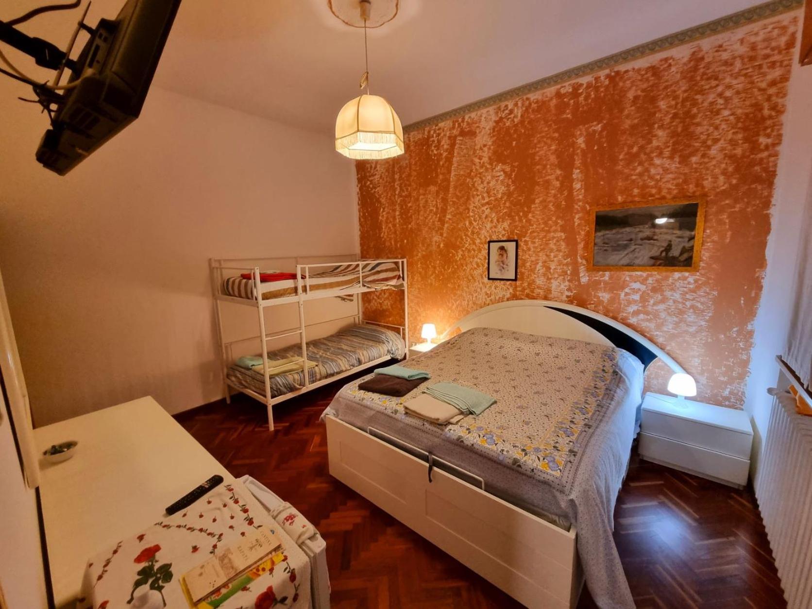 Quadruple Room with Private Bathroom - Photo 1