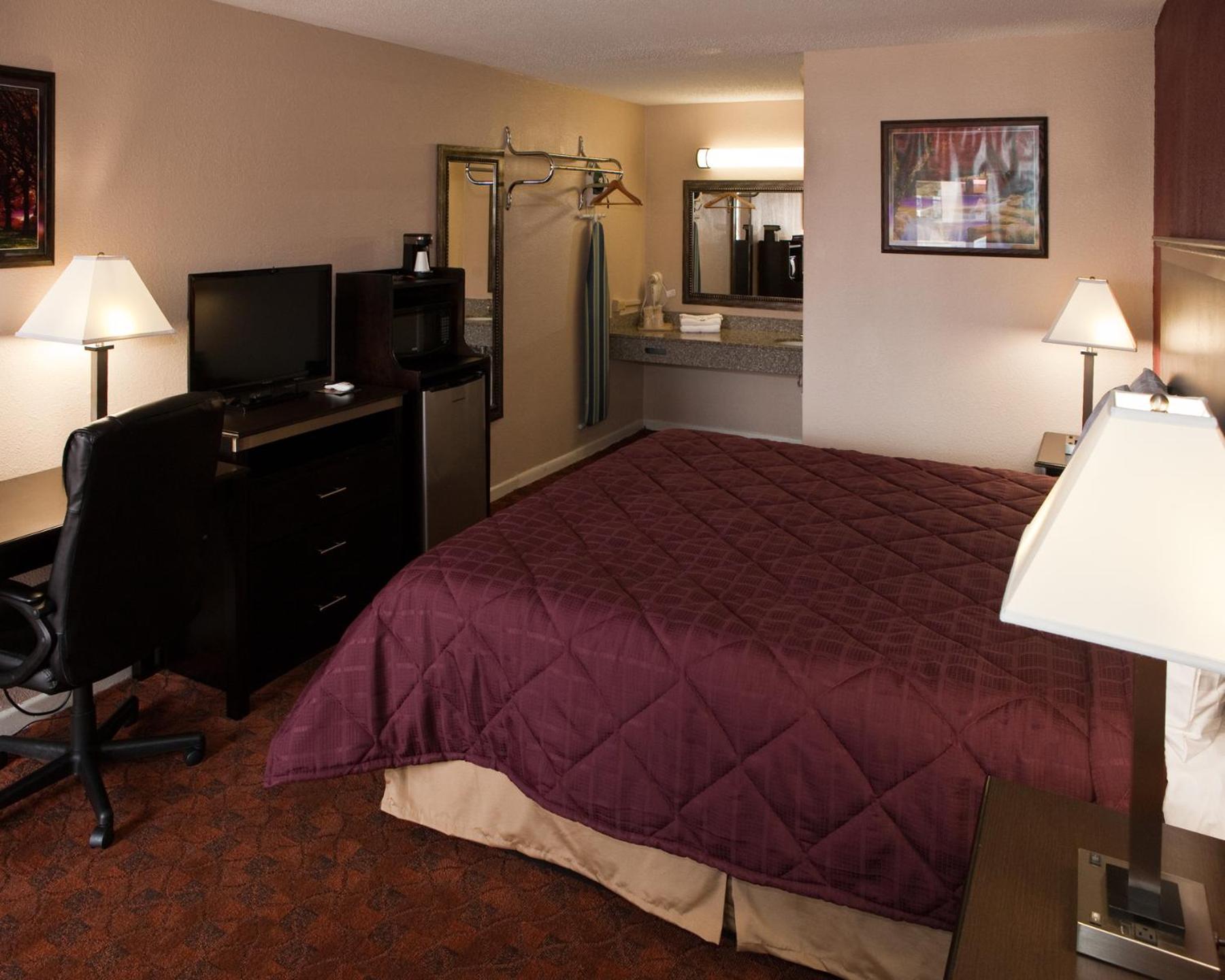 Standard King Room photo 2