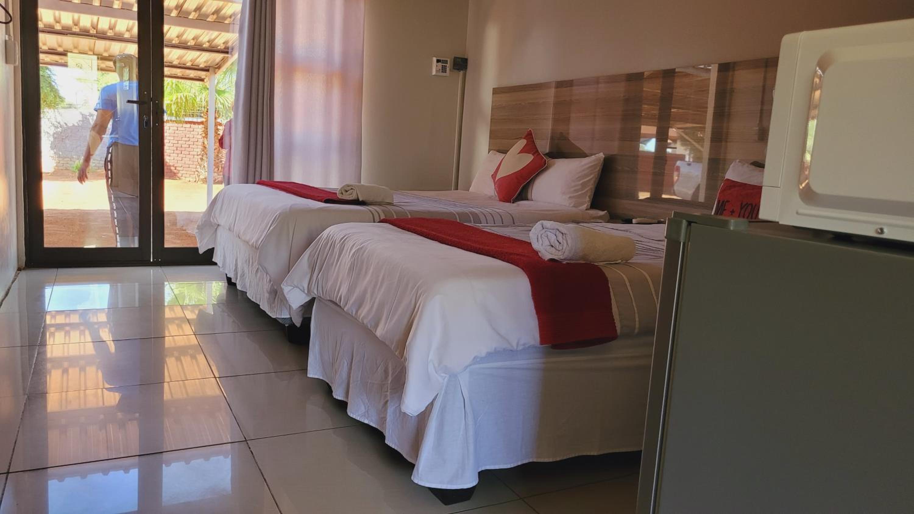 Twin Room - Photo 9