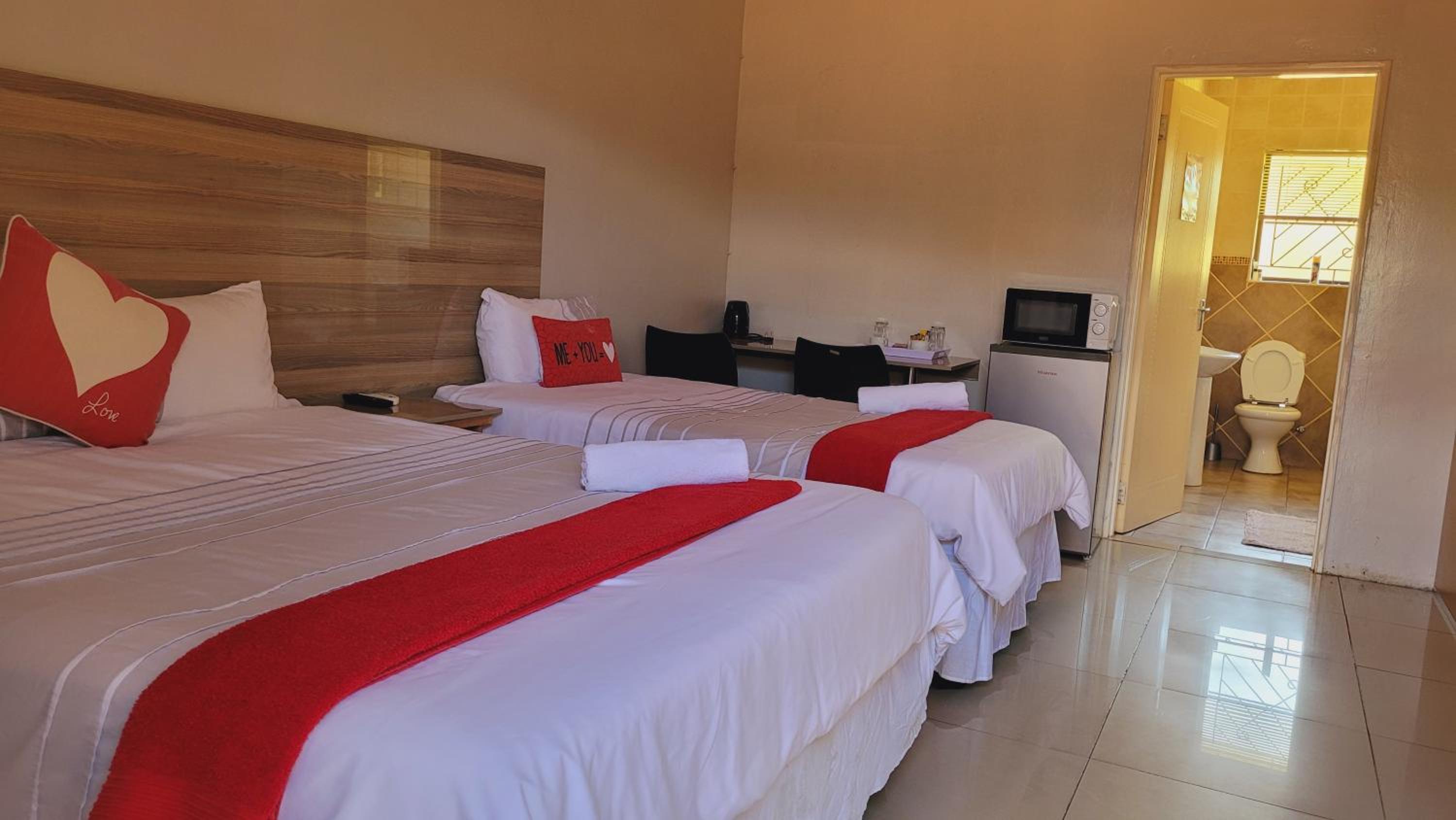 Twin Room - Photo 10