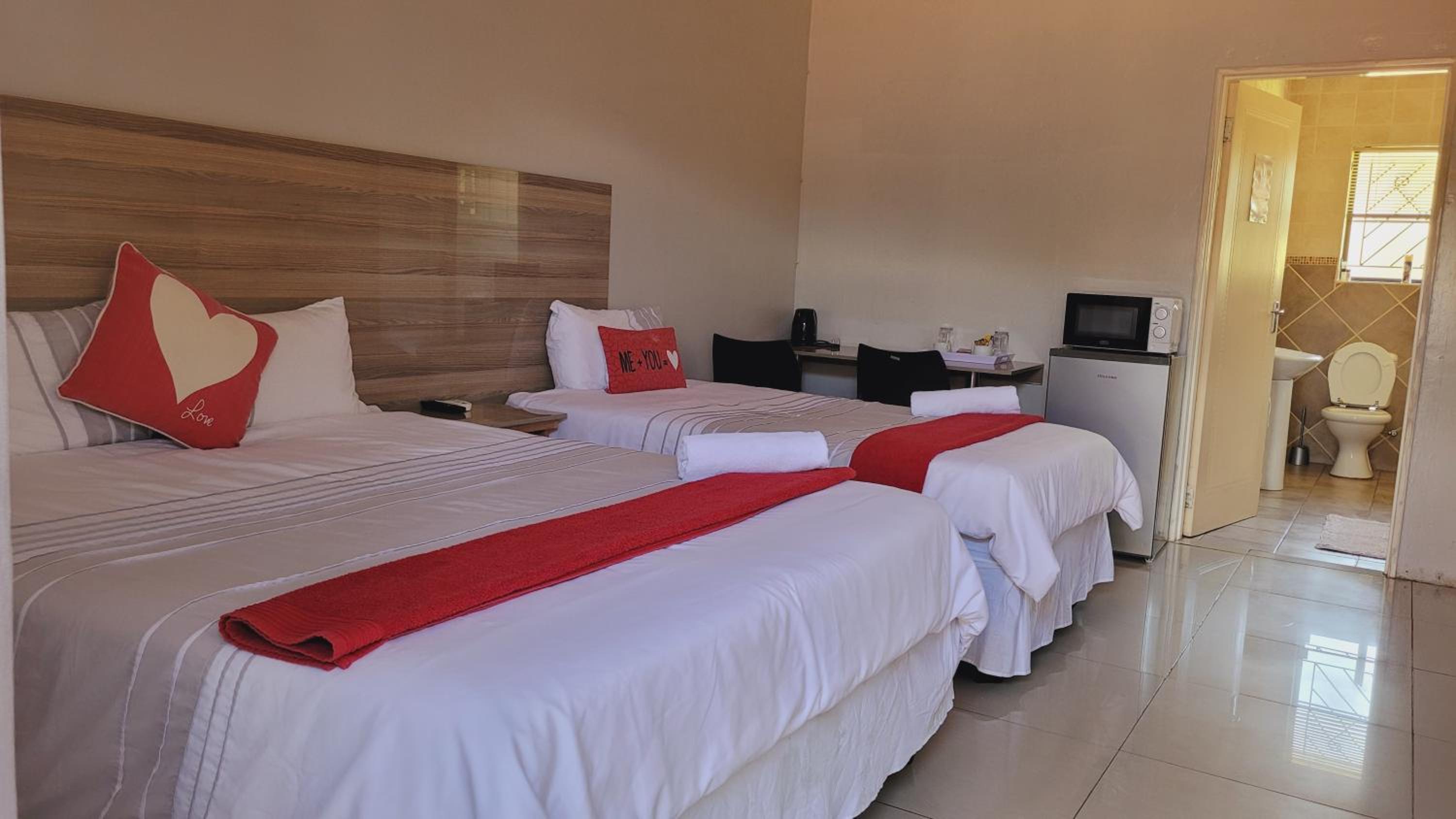 Twin Room - Photo 11