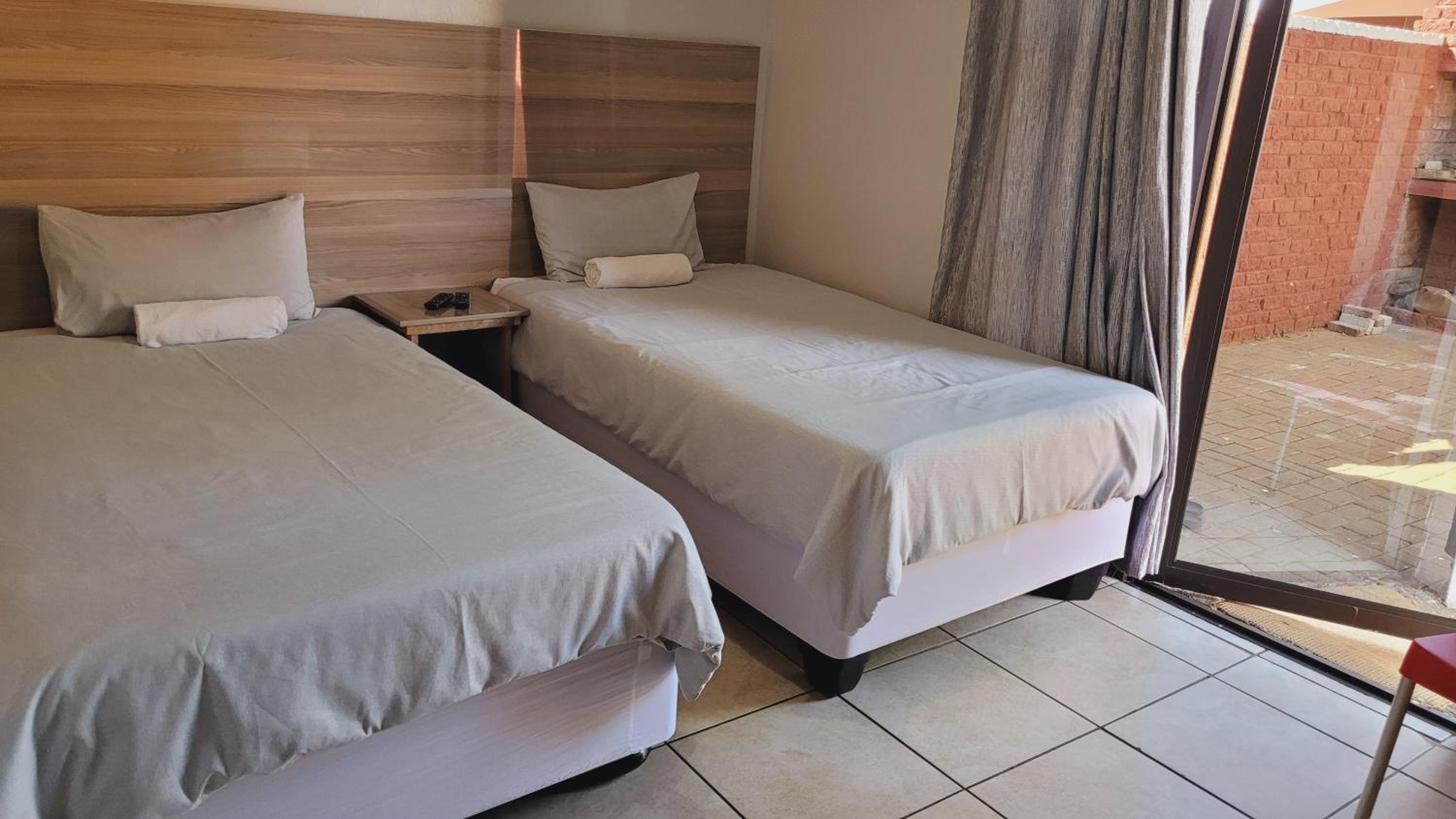 Twin Room - Photo 13