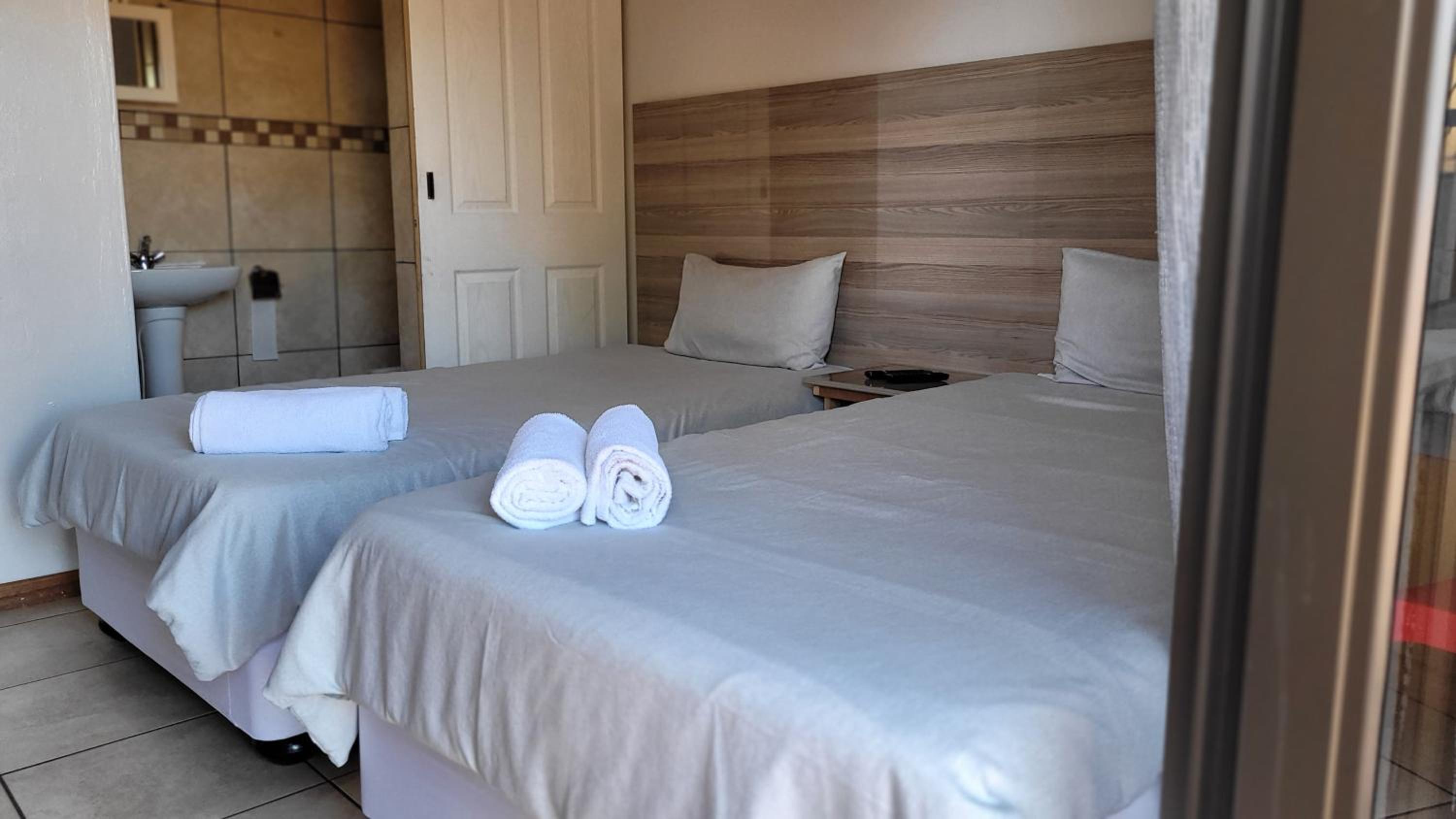 Twin Room - Photo 14