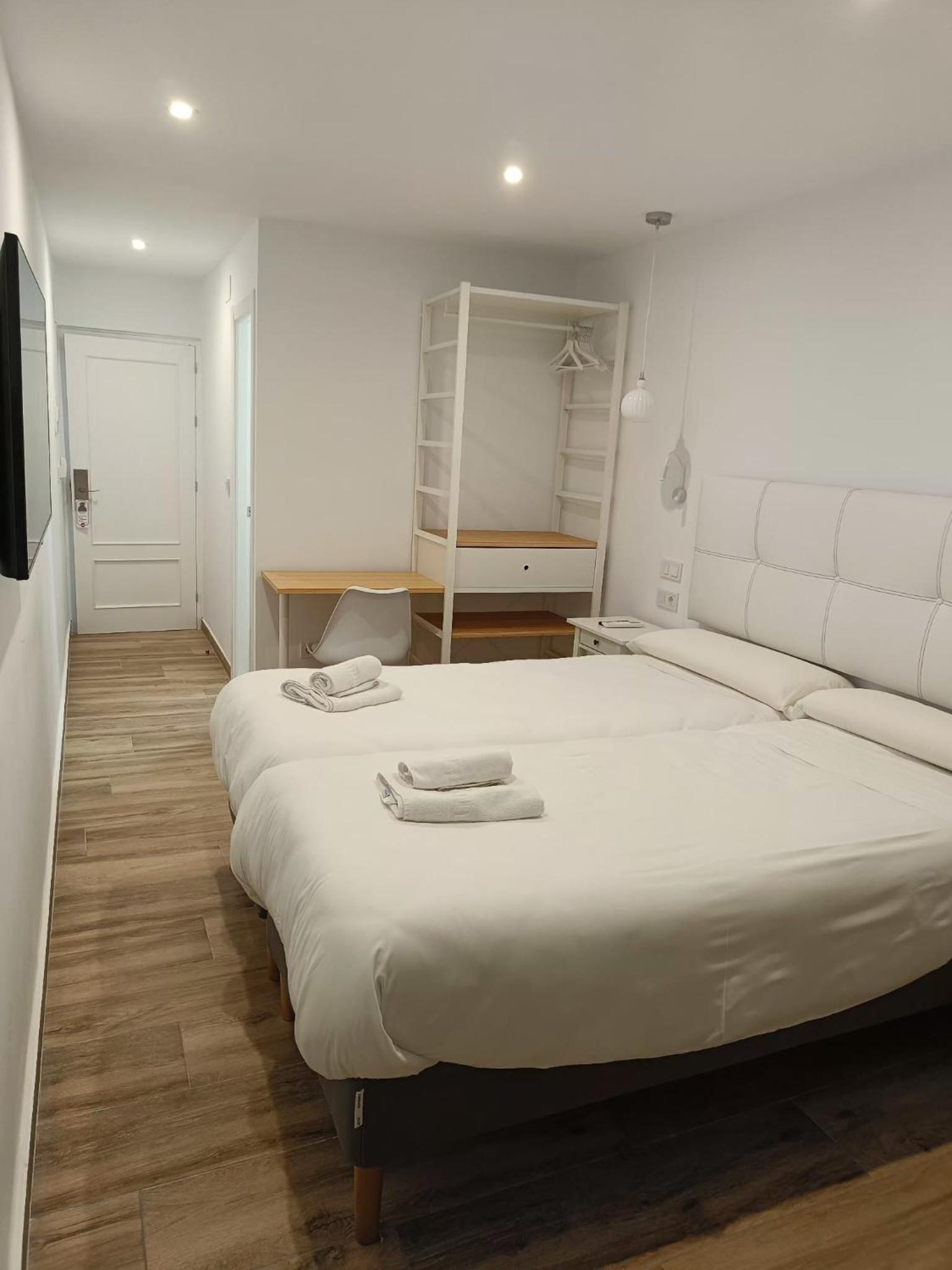 Double Room - Photo 3