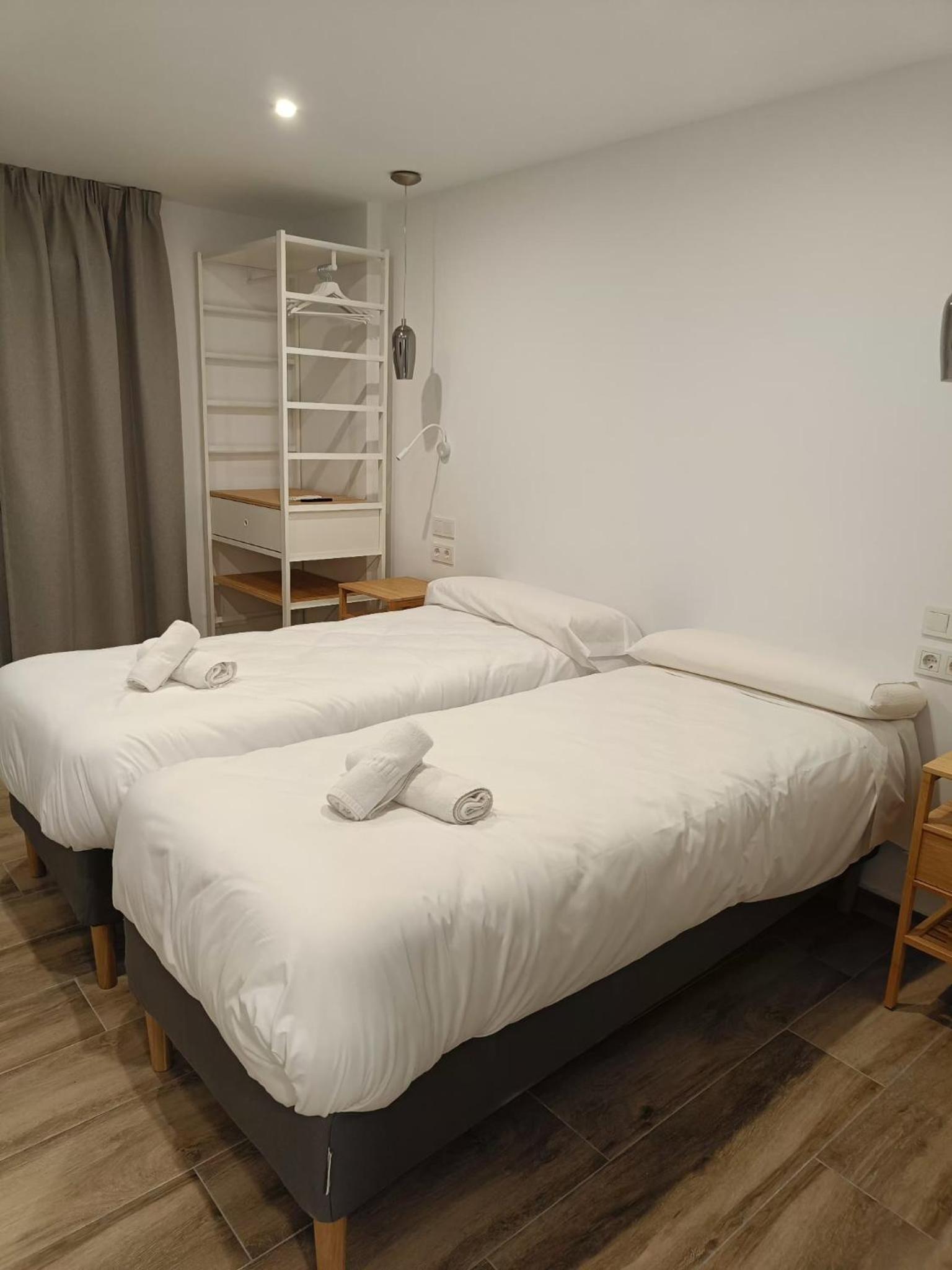Twin Room - Photo 3