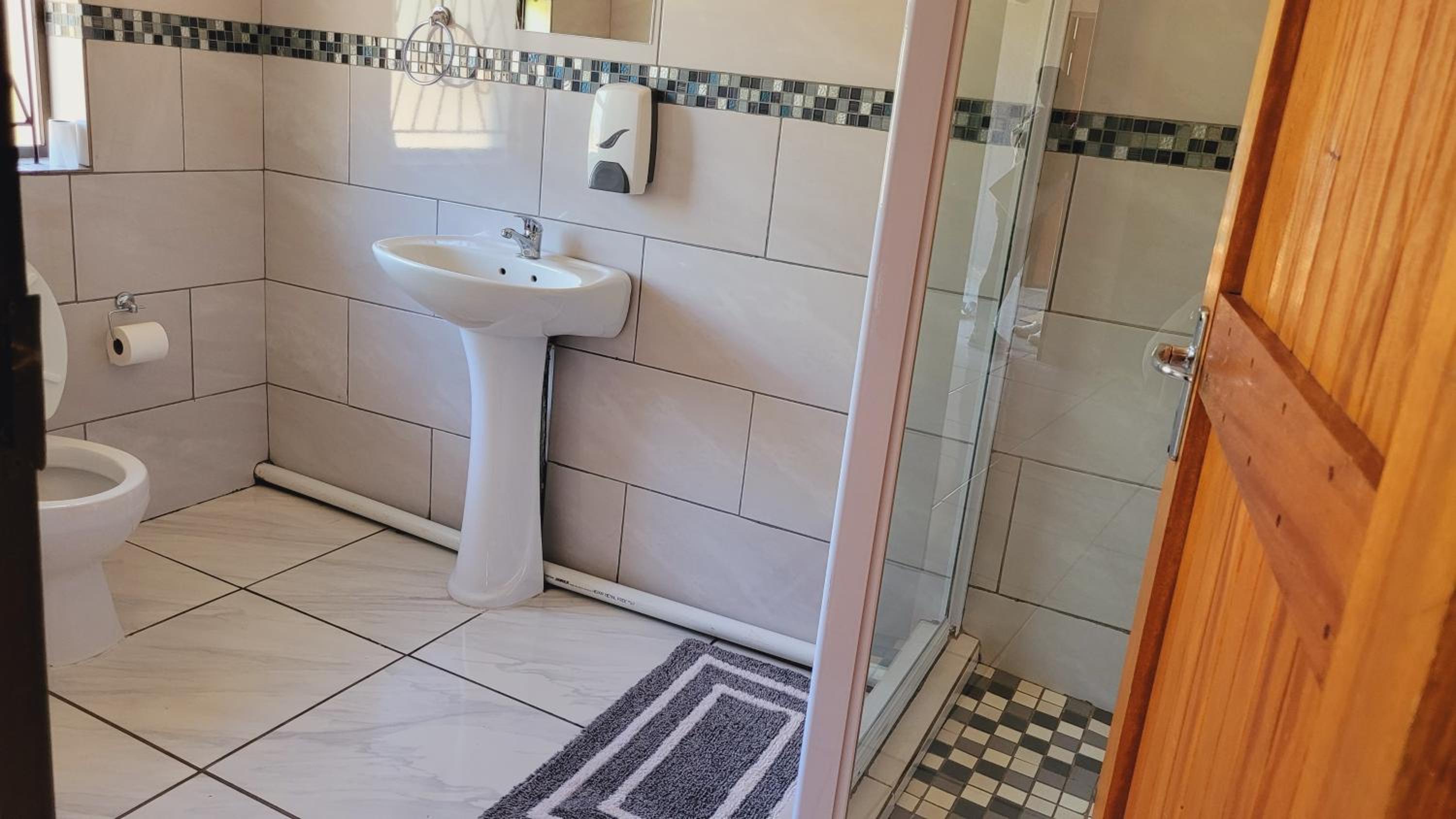 Queen Room - Photo 18