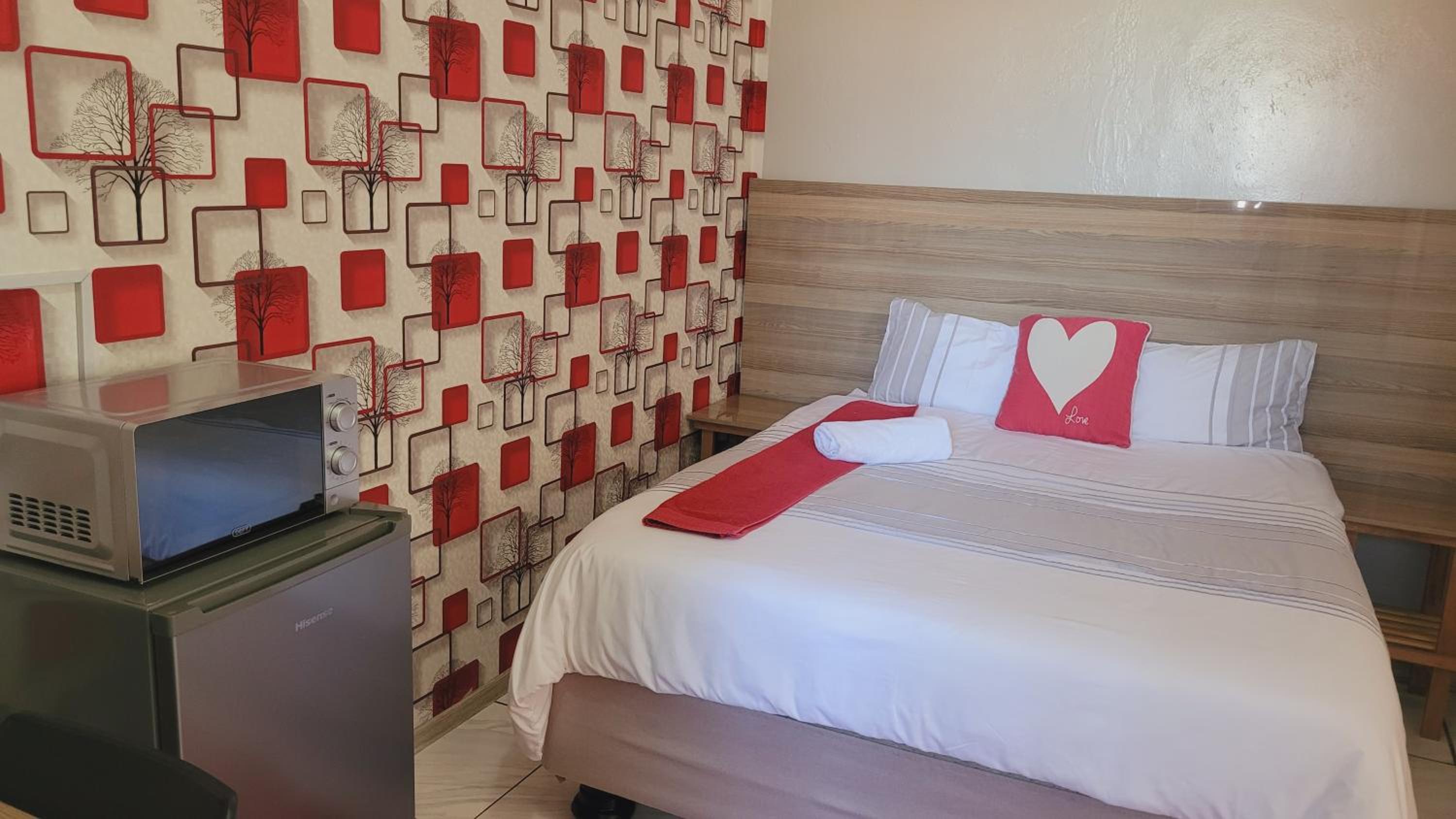 Queen Room - Photo 22