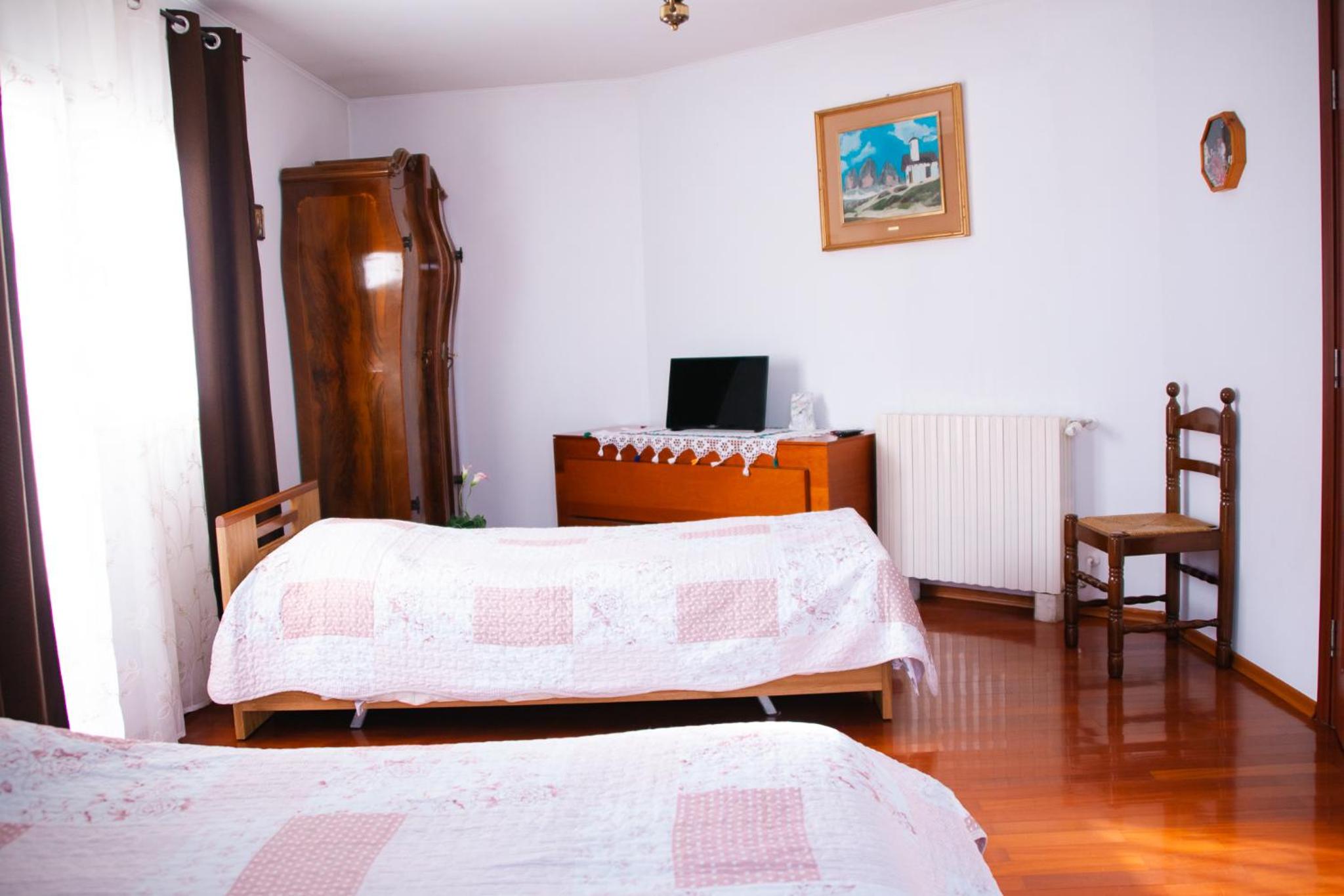 Triple Room with Private Bathroom photo 2