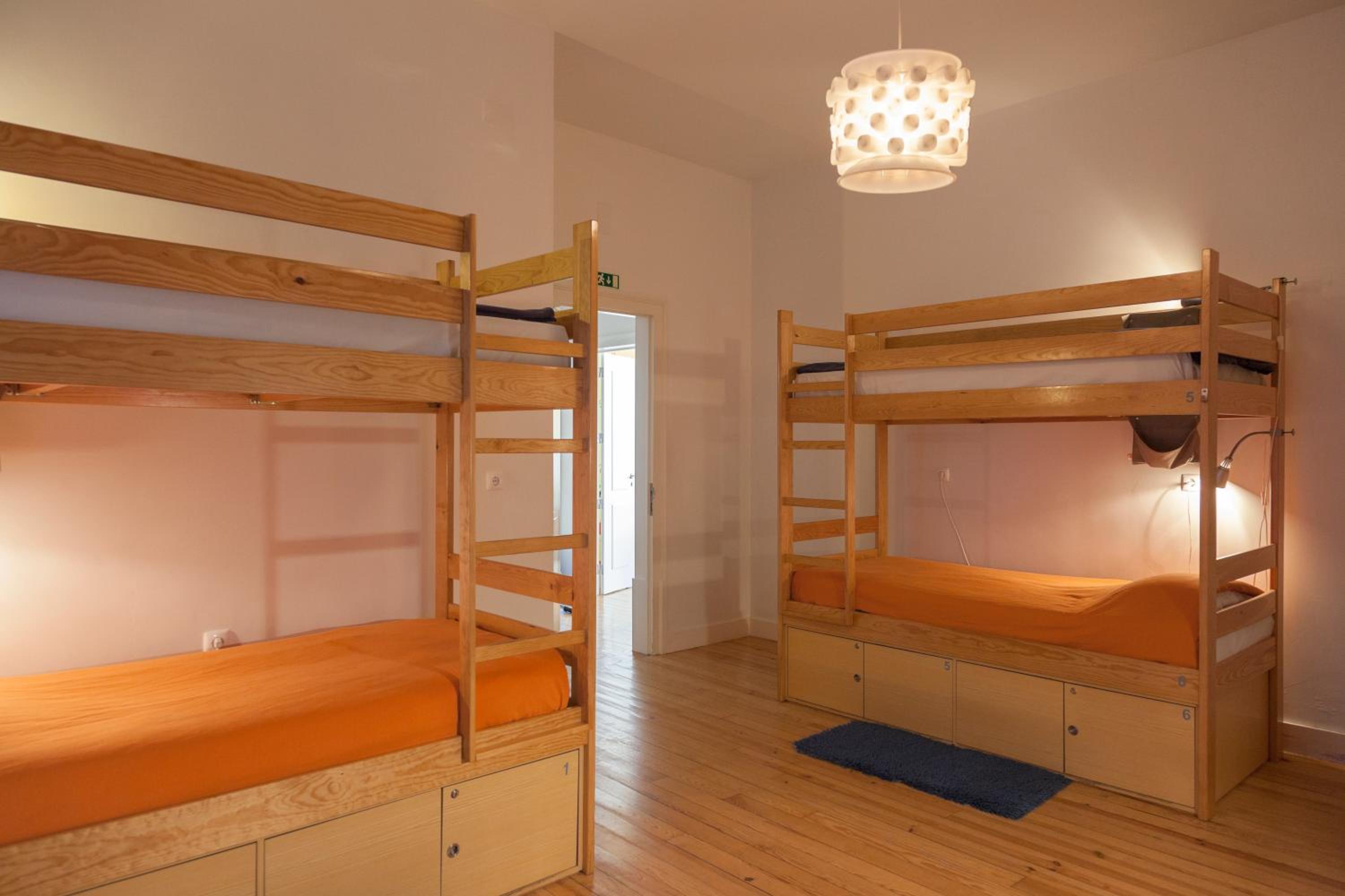 Bed in 6-Bed Dormitory Room photo 1