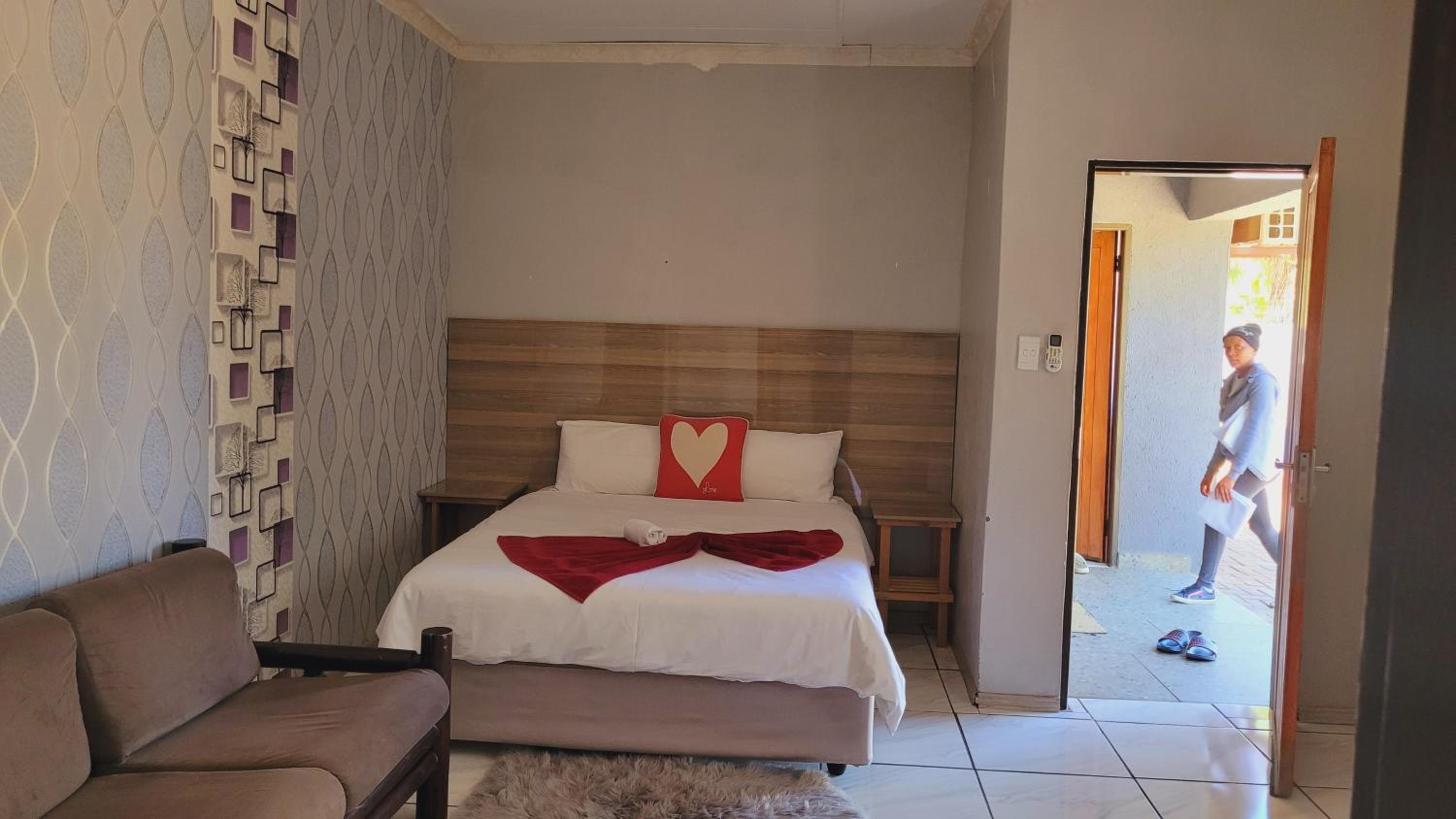 Queen Room - Photo 24