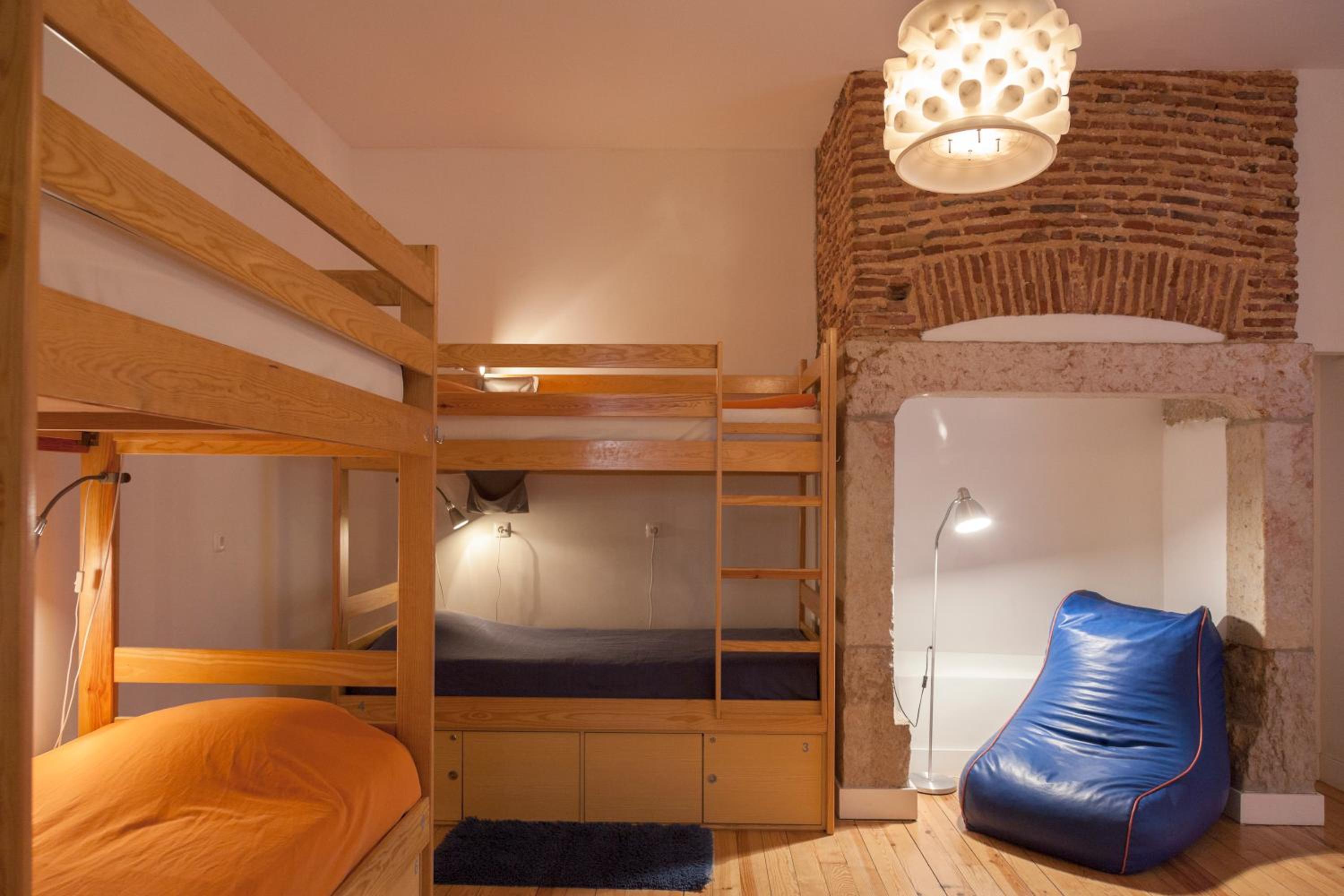 Bed in 6-Bed Dormitory Room photo 2