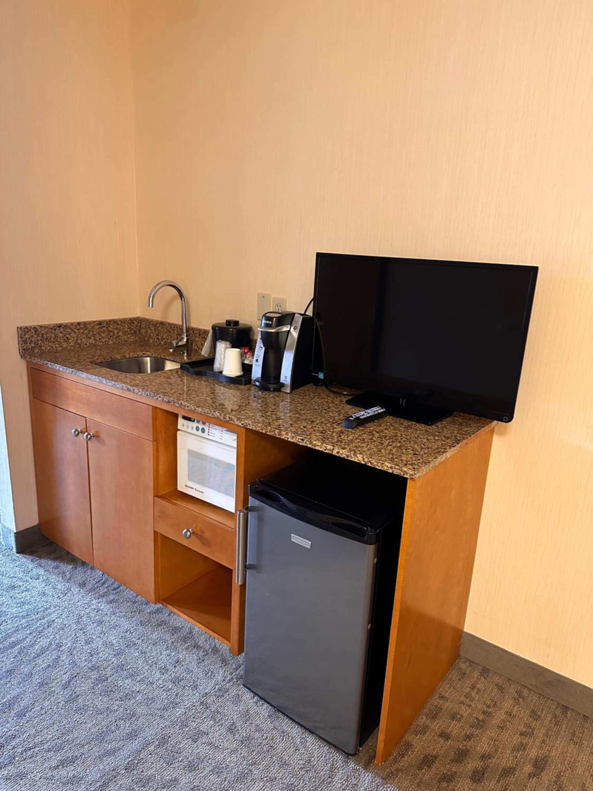 Queen Room - Disability Access - Photo 4